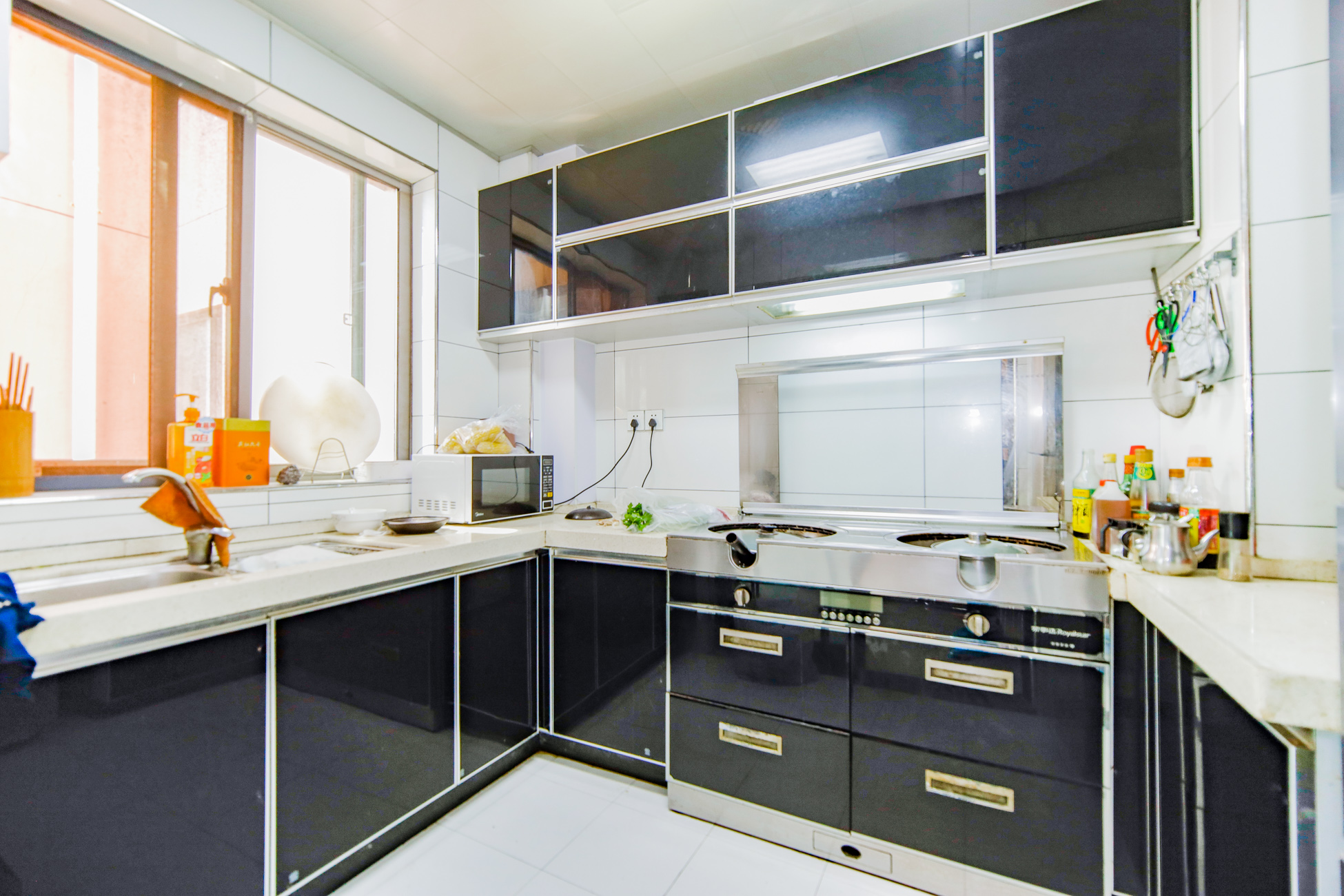 上海城小区 4室2厅2卫 120.0万 上海城小区 4室2厅2卫 120.0万厨房