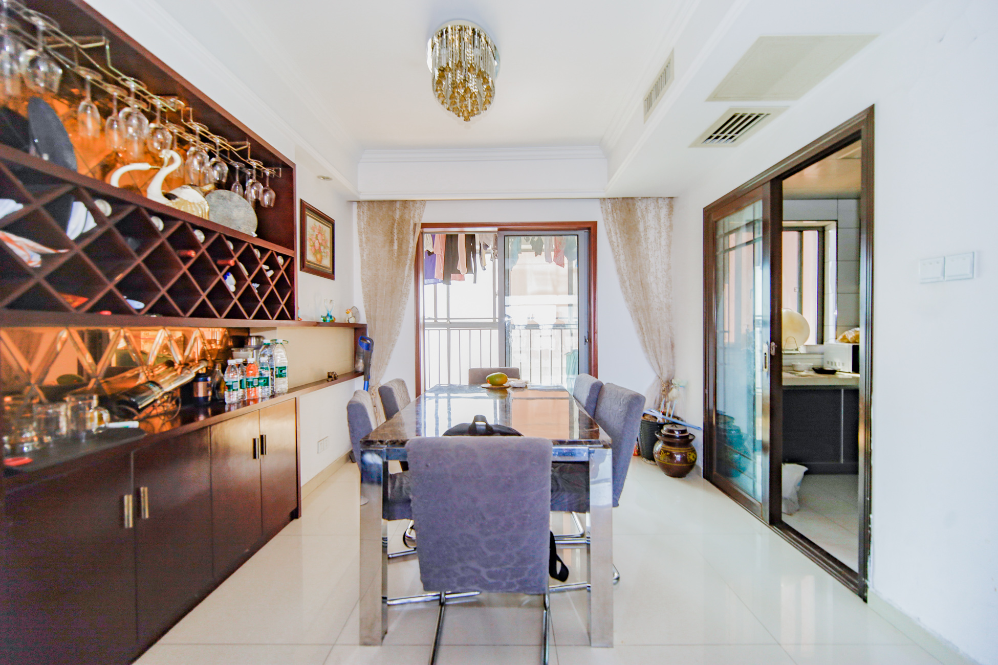 上海城小区 4室2厅2卫 120.0万 上海城小区 4室2厅2卫 120.0万客厅