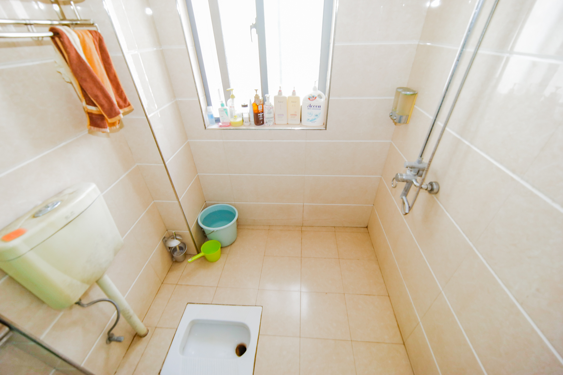 上海城小区 4室2厅2卫 120.0万 上海城小区 4室2厅2卫 120.0万卫生间