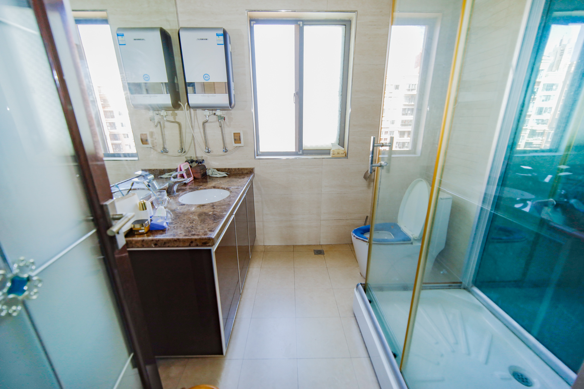 上海城小区 4室2厅2卫 120.0万 上海城小区 4室2厅2卫 120.0万卫生间