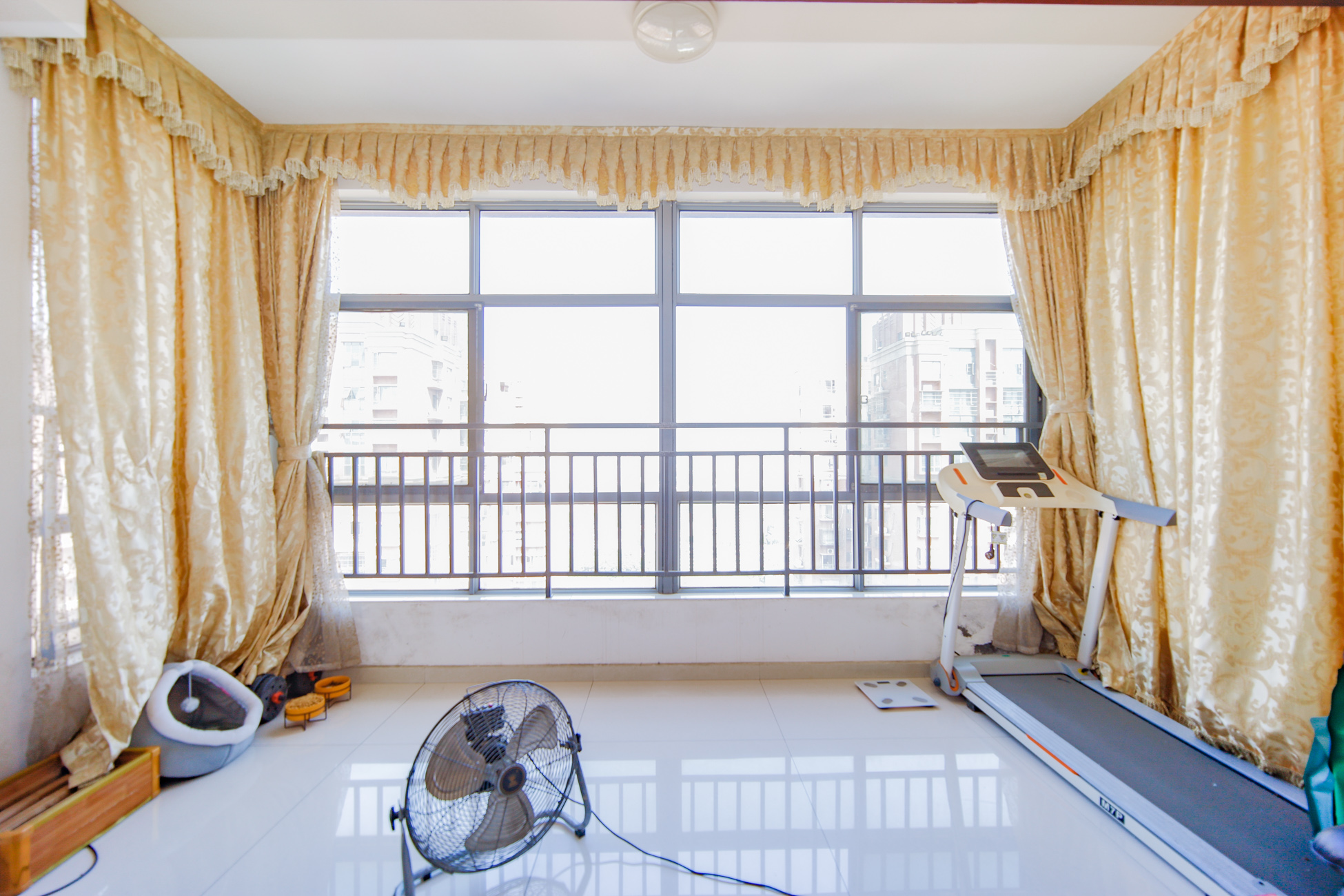 上海城小区 4室2厅2卫 120.0万 上海城小区 4室2厅2卫 120.0万阳台