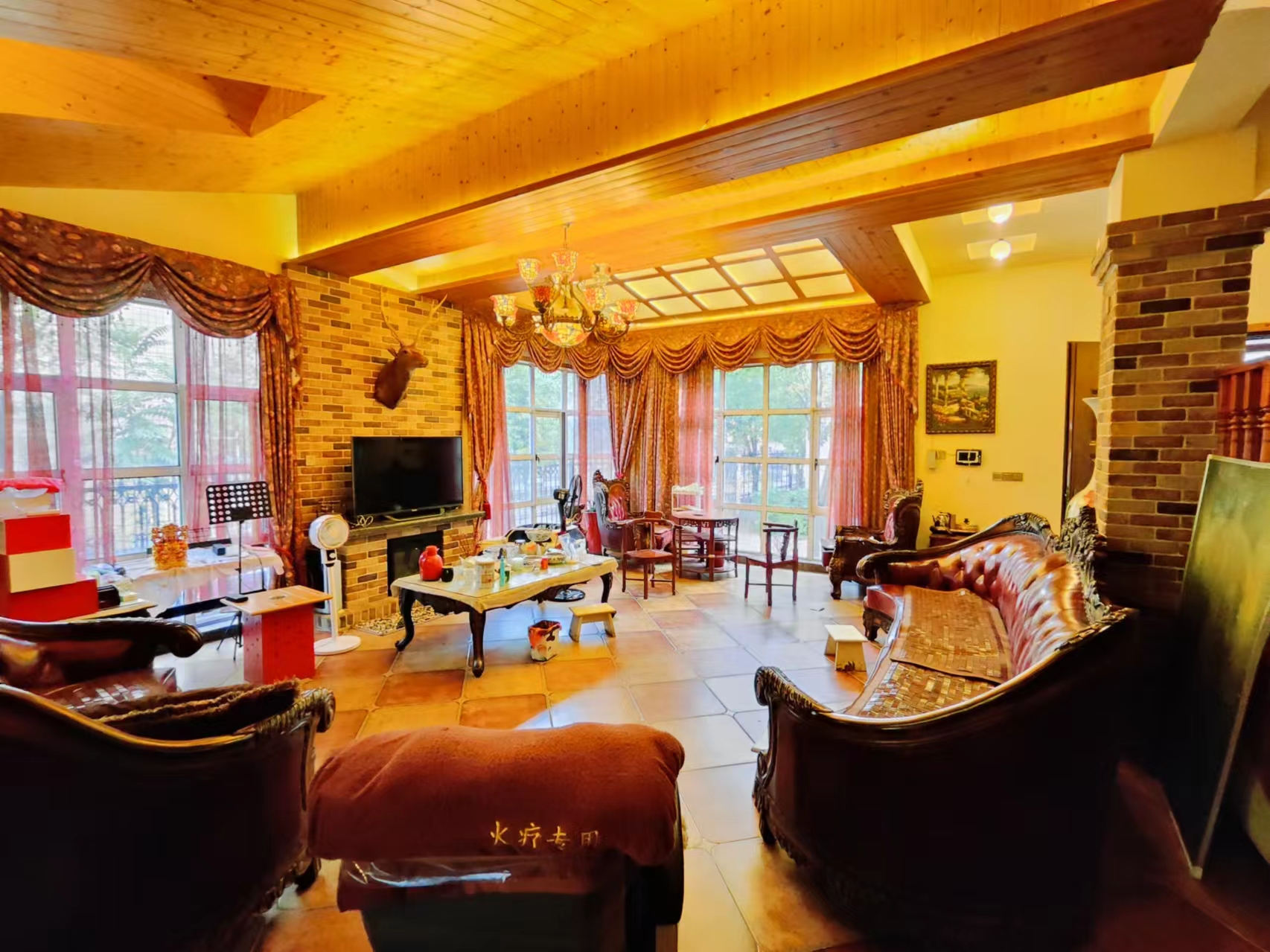 金叶山庄  6室3厅4卫    175.0万 金叶山庄  6室3厅4卫    175.0万室内图