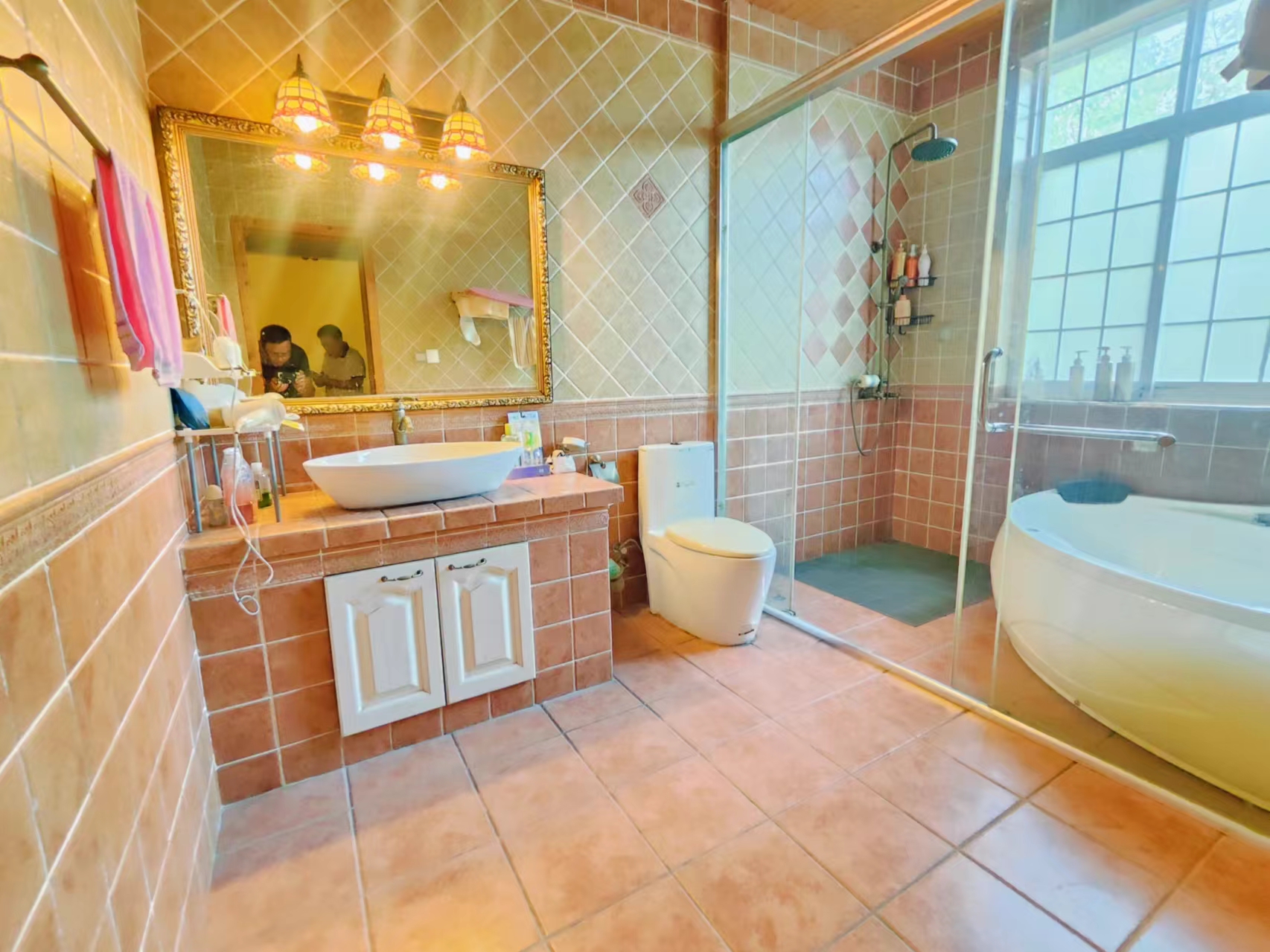 金叶山庄  6室3厅4卫    175.0万 金叶山庄  6室3厅4卫    175.0万室内图