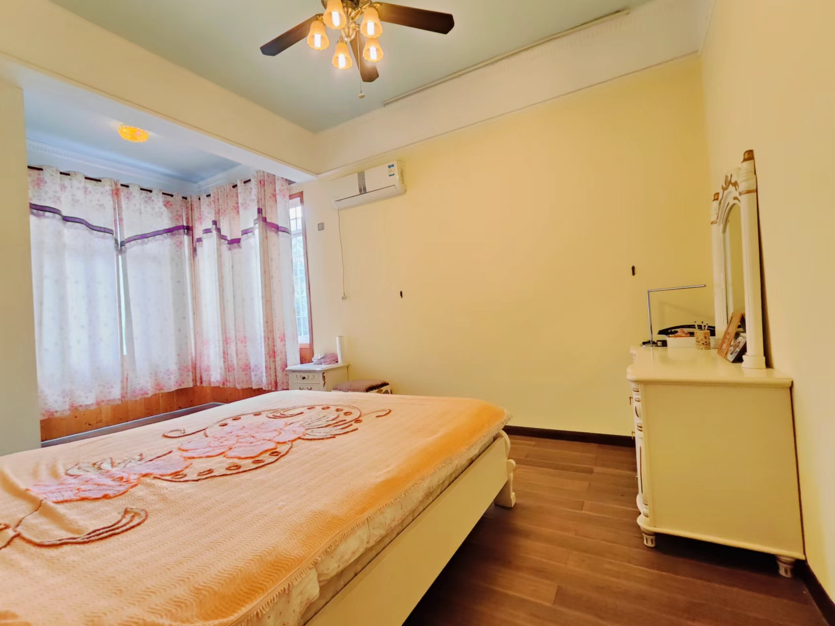 金叶山庄  6室3厅4卫    175.0万 金叶山庄  6室3厅4卫    175.0万室内图