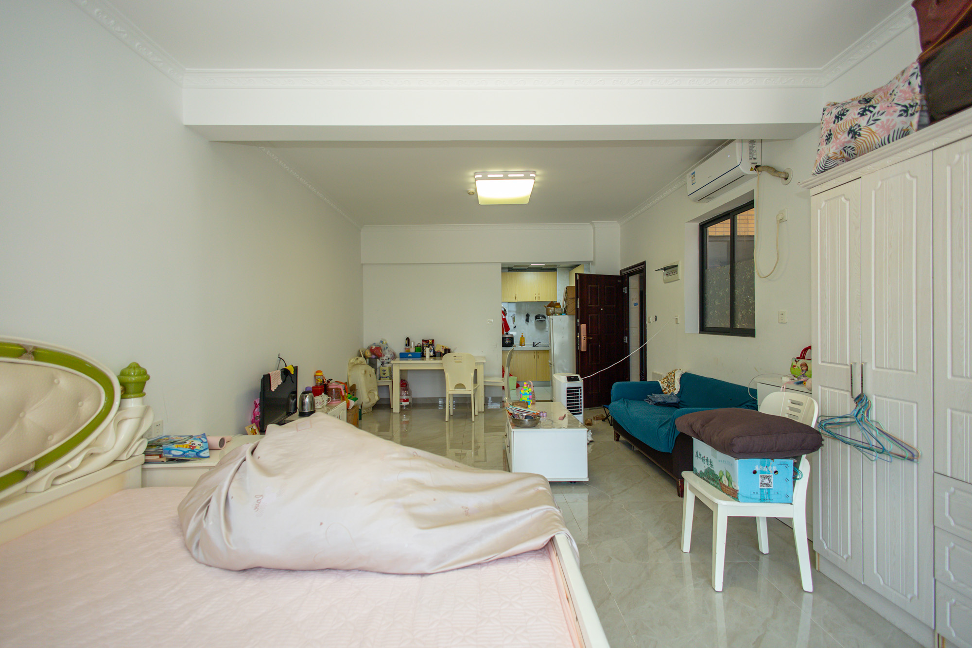 广华国际公馆(广华大厦) 2室1厅1卫 25.8万 广华国际公馆(广华大厦) 2室1厅1卫 25.8万客厅