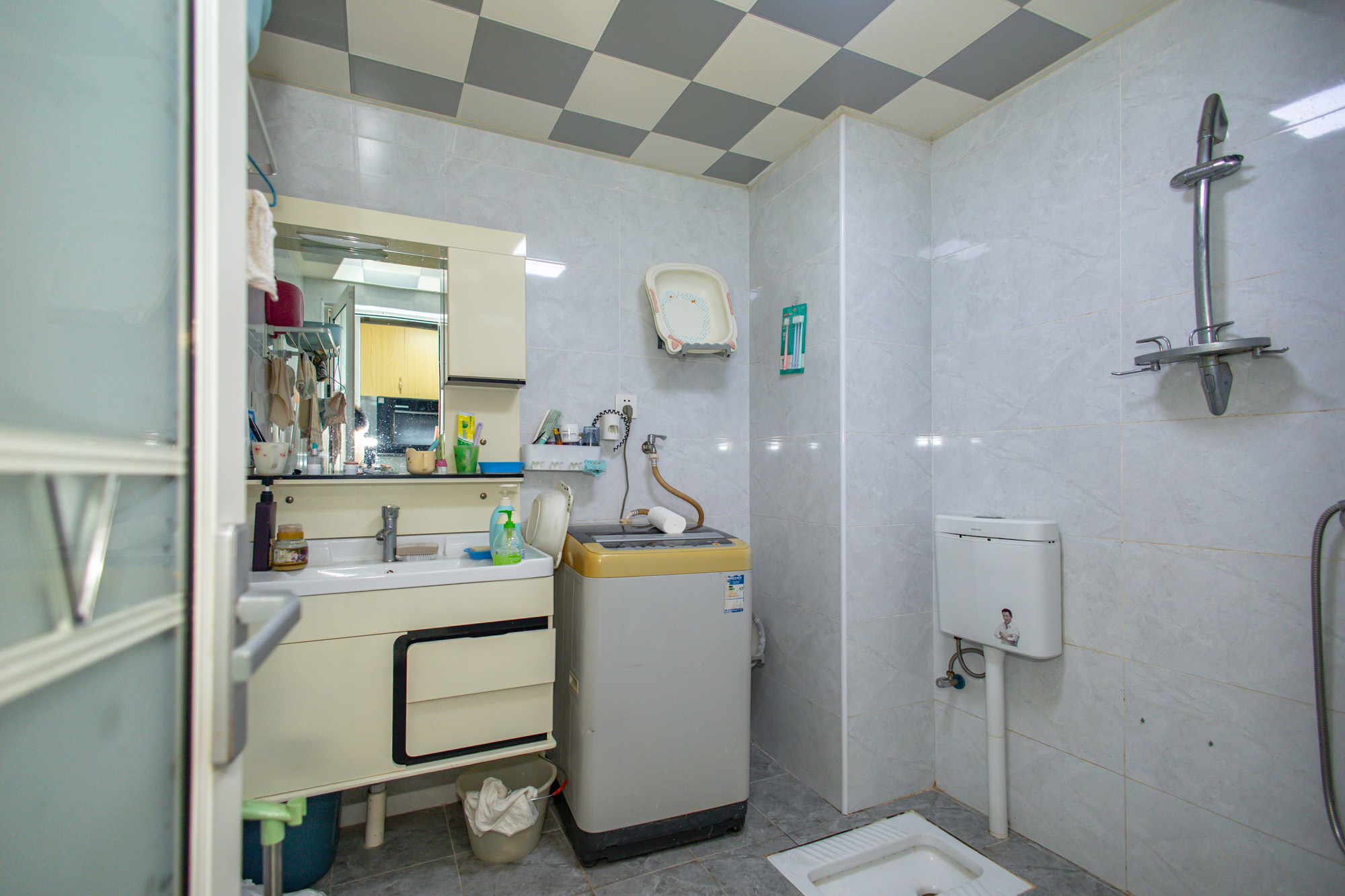 广华国际公馆(广华大厦) 2室1厅1卫 25.8万 广华国际公馆(广华大厦) 2室1厅1卫 25.8万卫生间