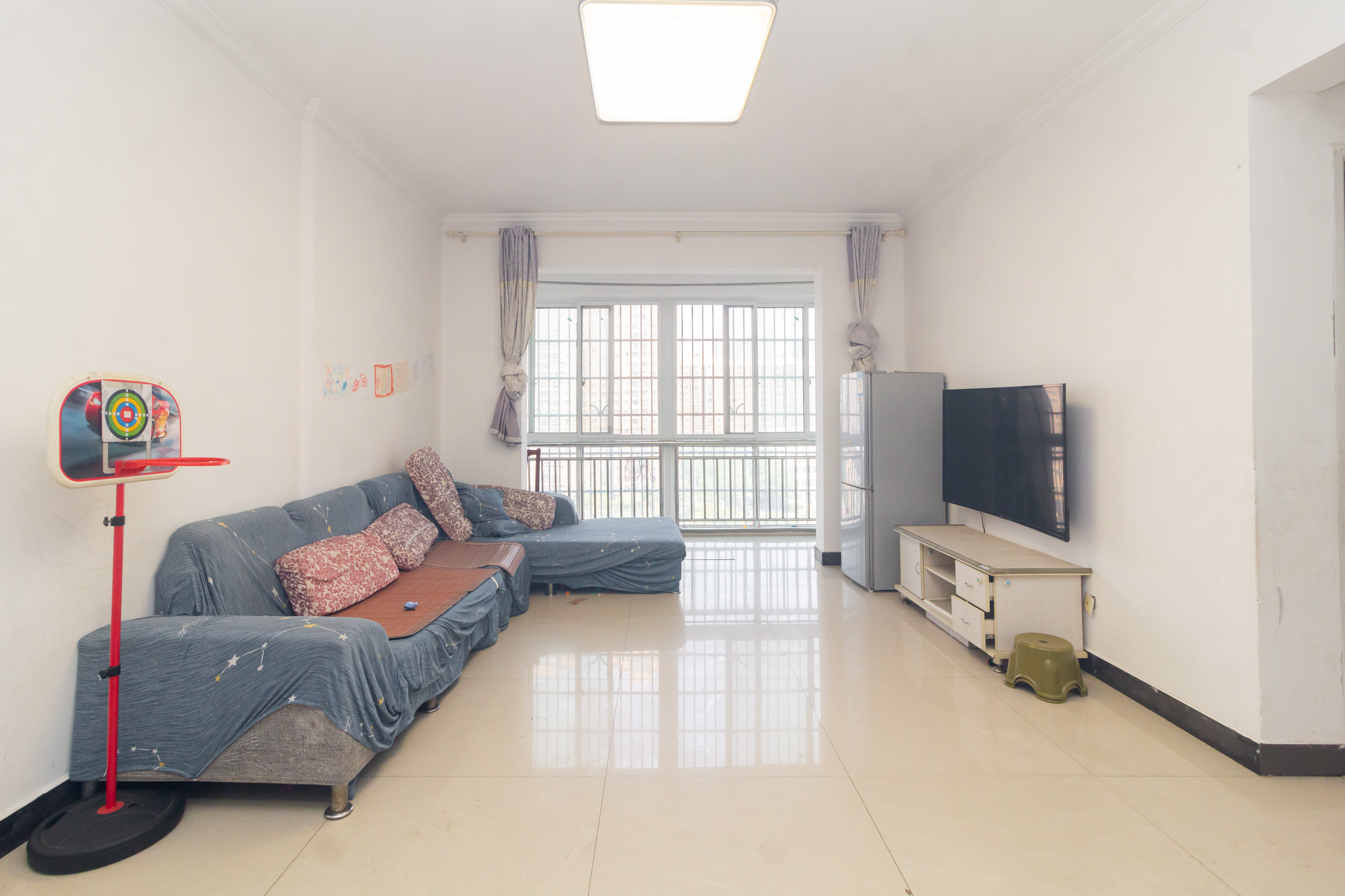 爵士湘 3室2厅2卫 62.8万 爵士湘 3室2厅2卫 62.8万客厅