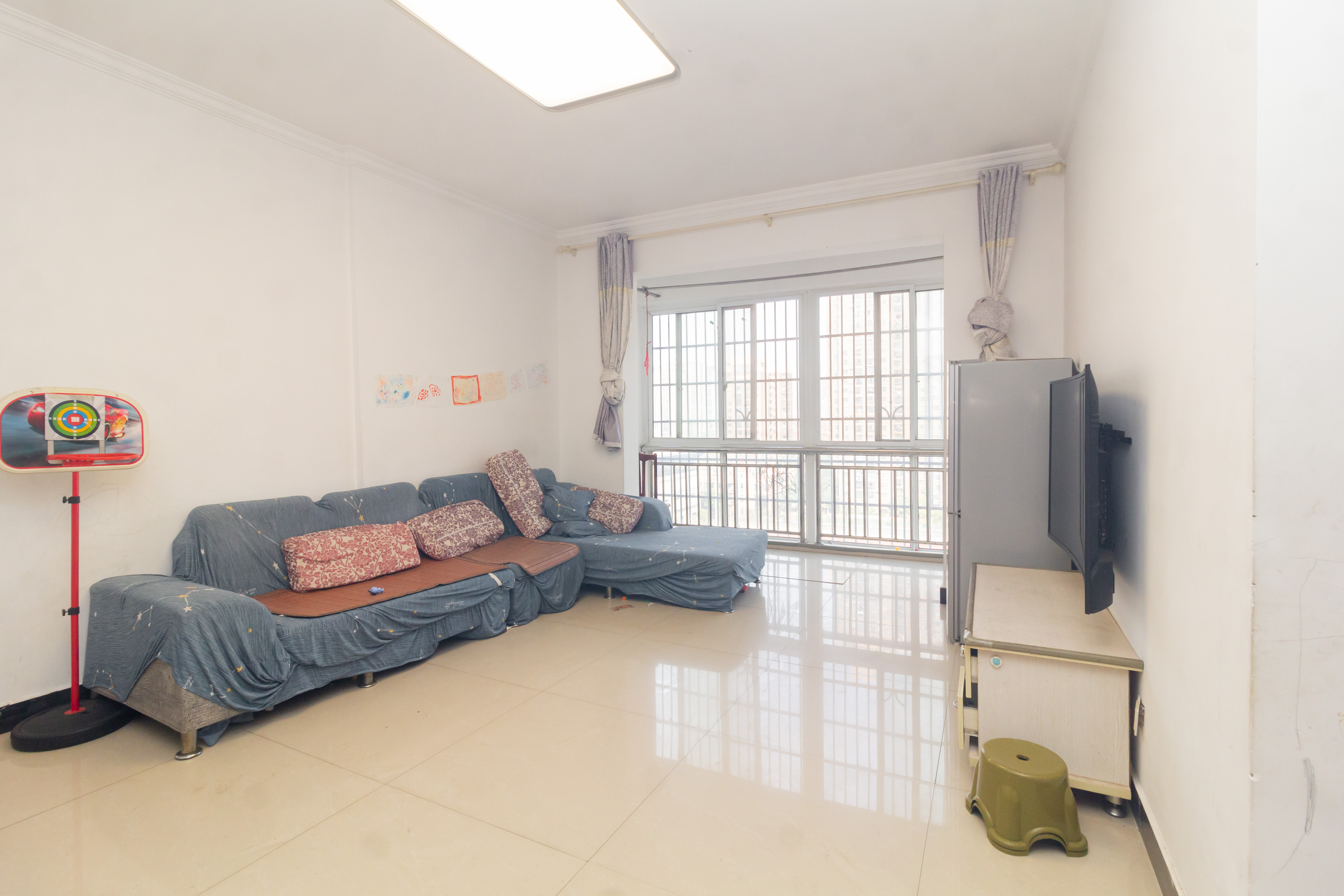 爵士湘 3室2厅2卫 62.8万 爵士湘 3室2厅2卫 62.8万客厅