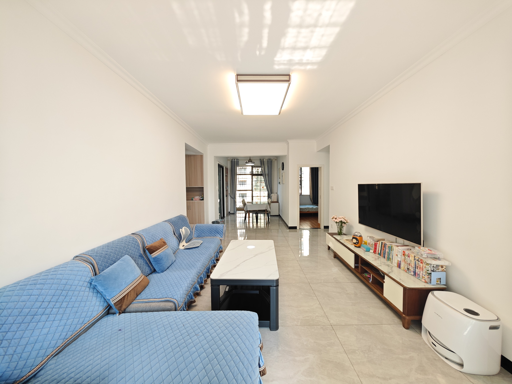 宏聚地中海  3室2厅2卫    95.8万客厅