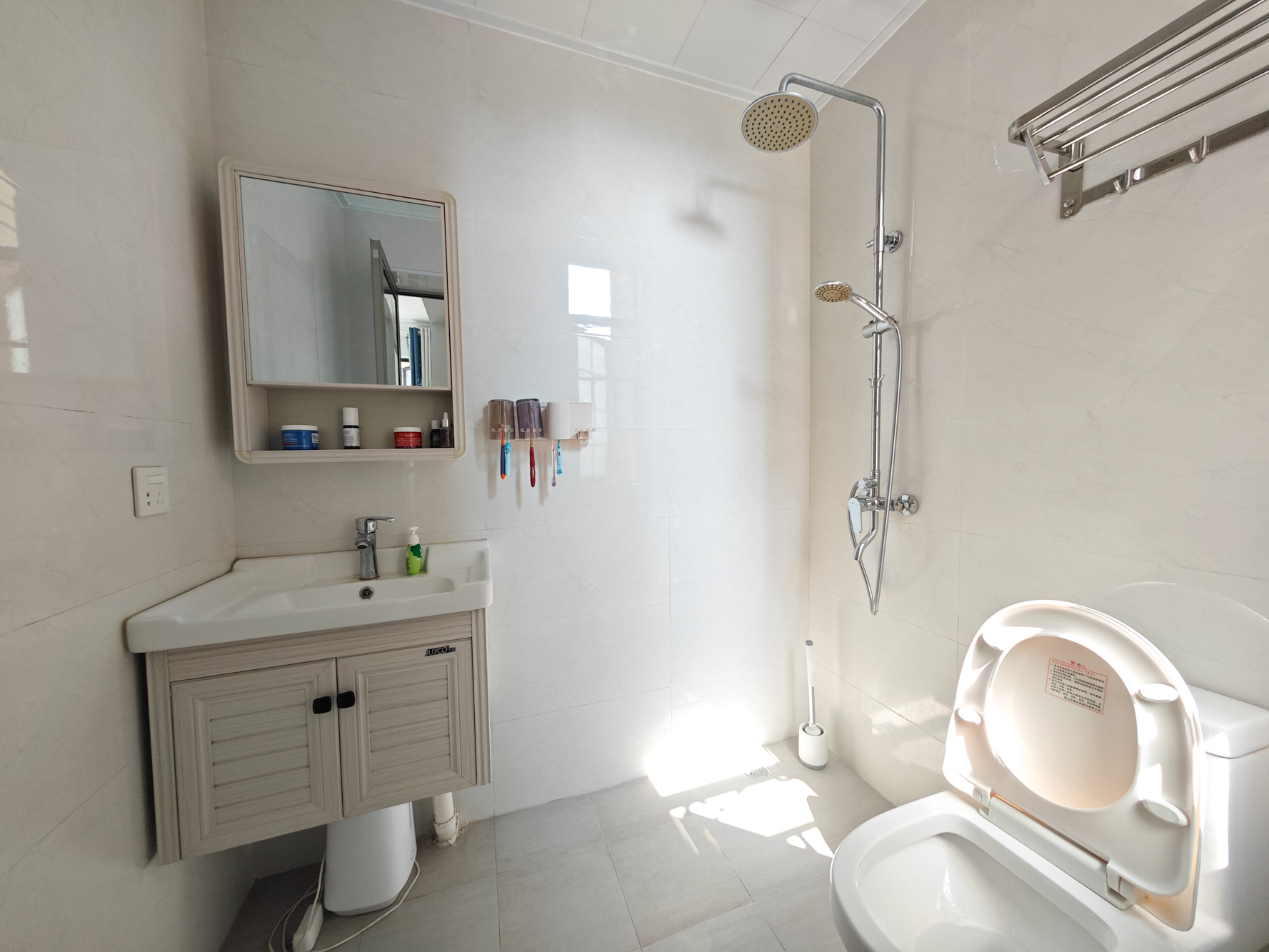 宏聚地中海  3室2厅2卫    95.8万卫生间