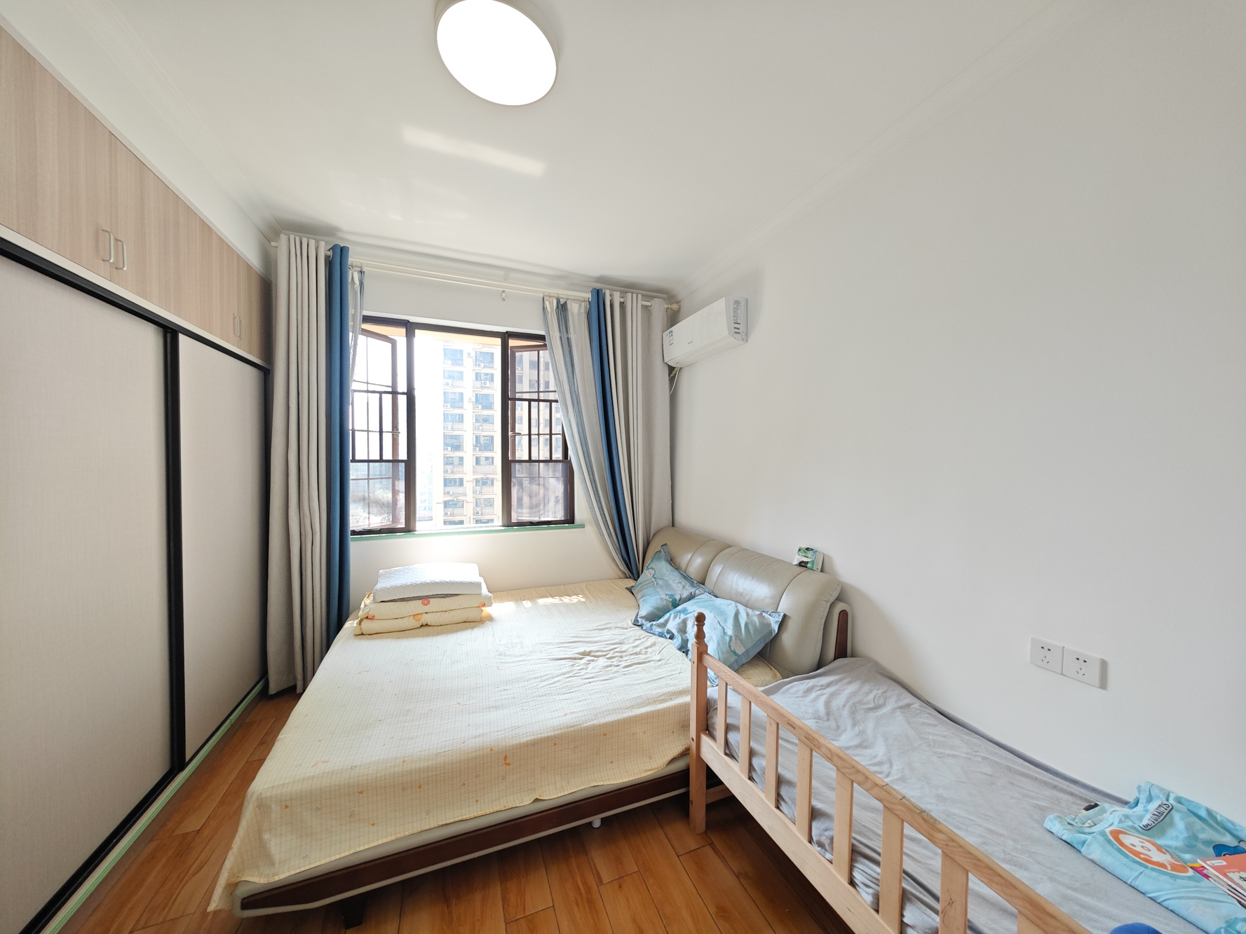 宏聚地中海  3室2厅2卫    95.8万卧室