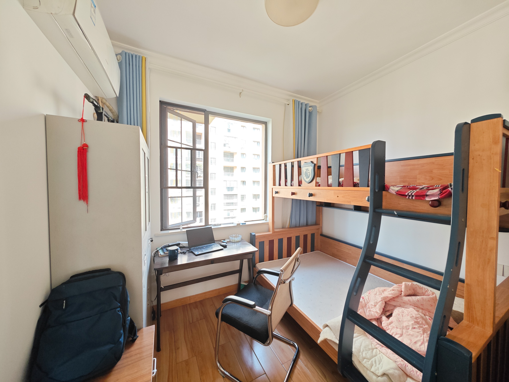 宏聚地中海  3室2厅2卫    95.8万卧室