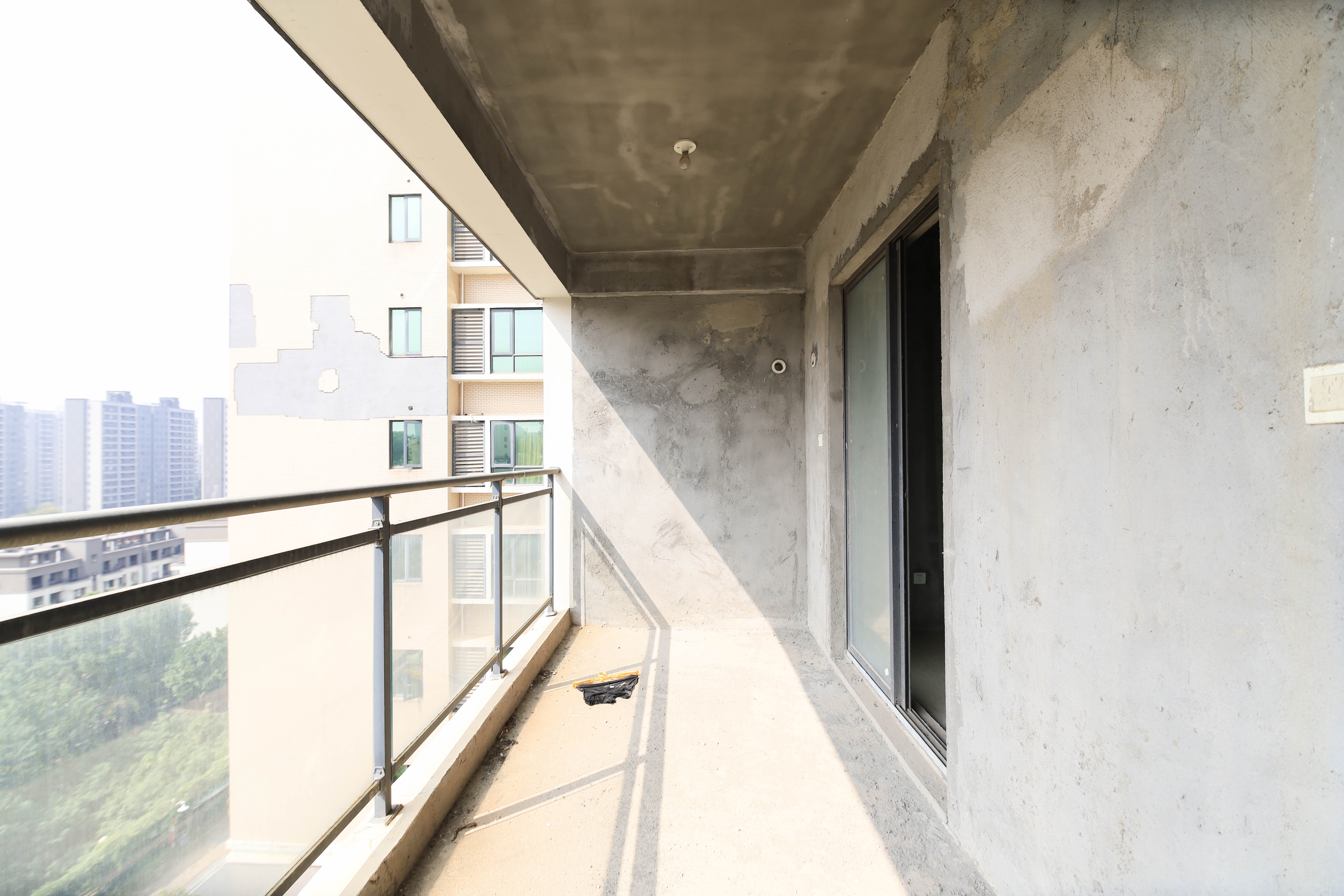 森林城 4室2厅2卫 128.0万 森林城 4室2厅2卫 128.0万阳台