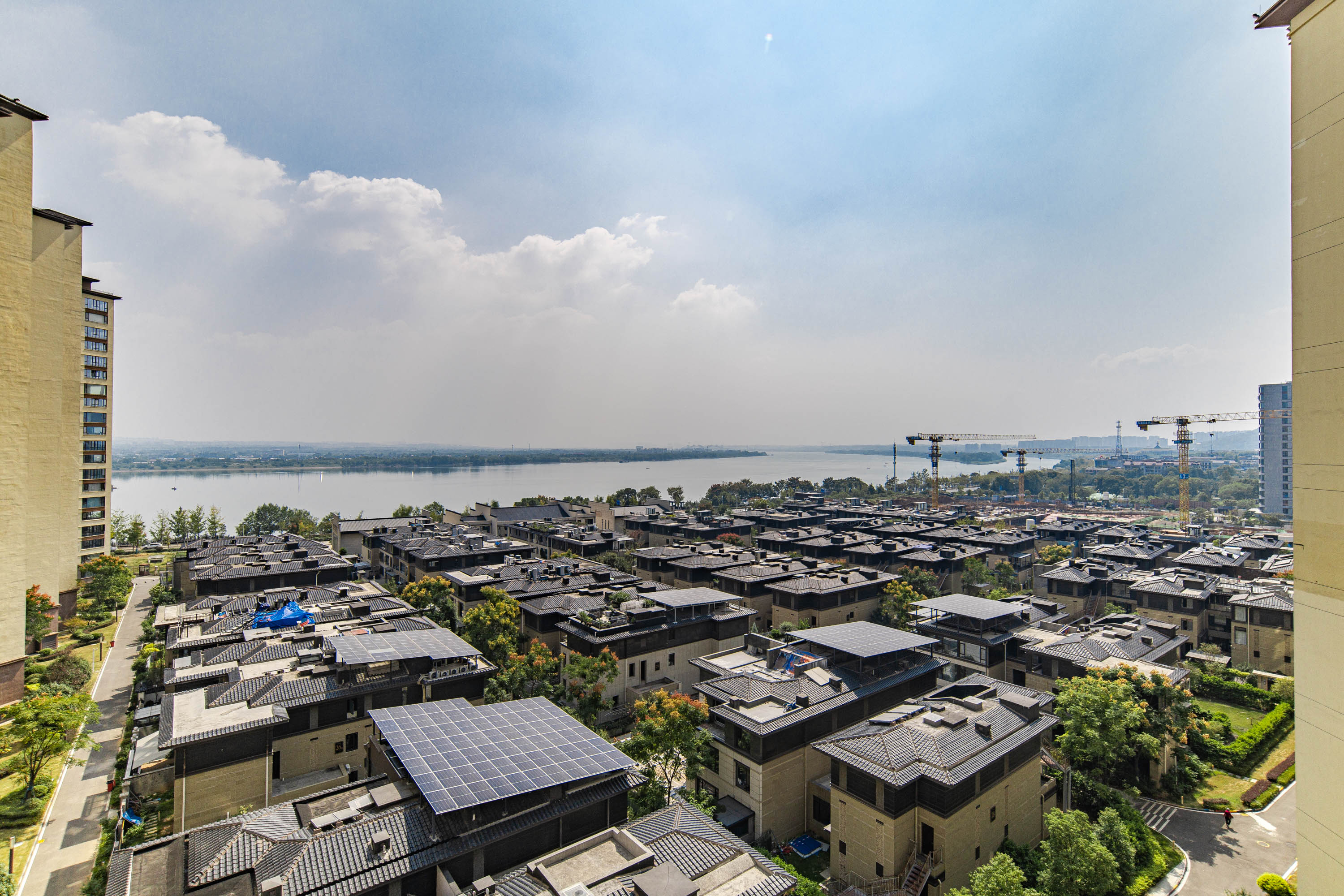 蓝光雍锦半岛  3室2厅2卫   154.00万其他