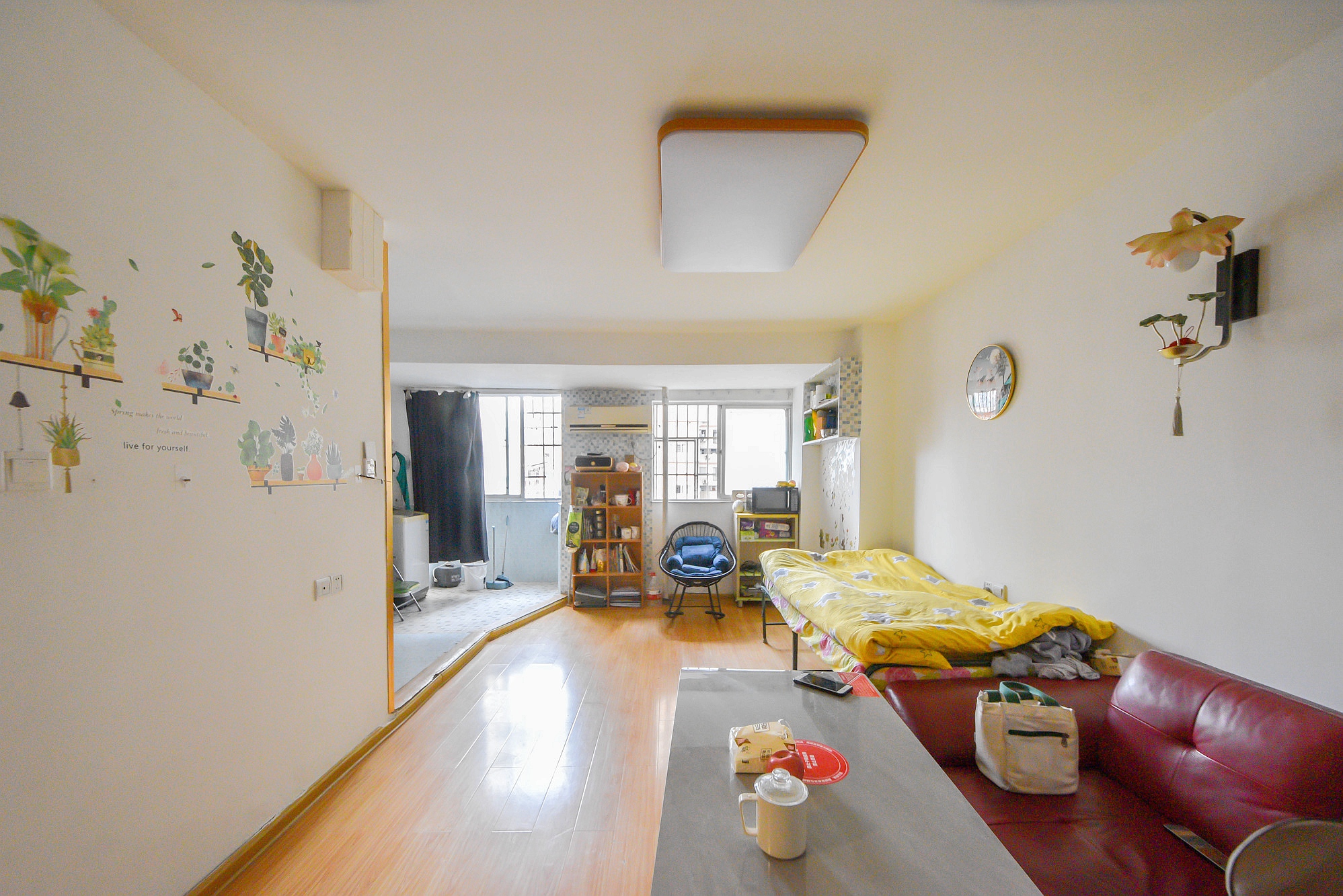 宏景名厦  3室2厅2卫   75.00万卧室