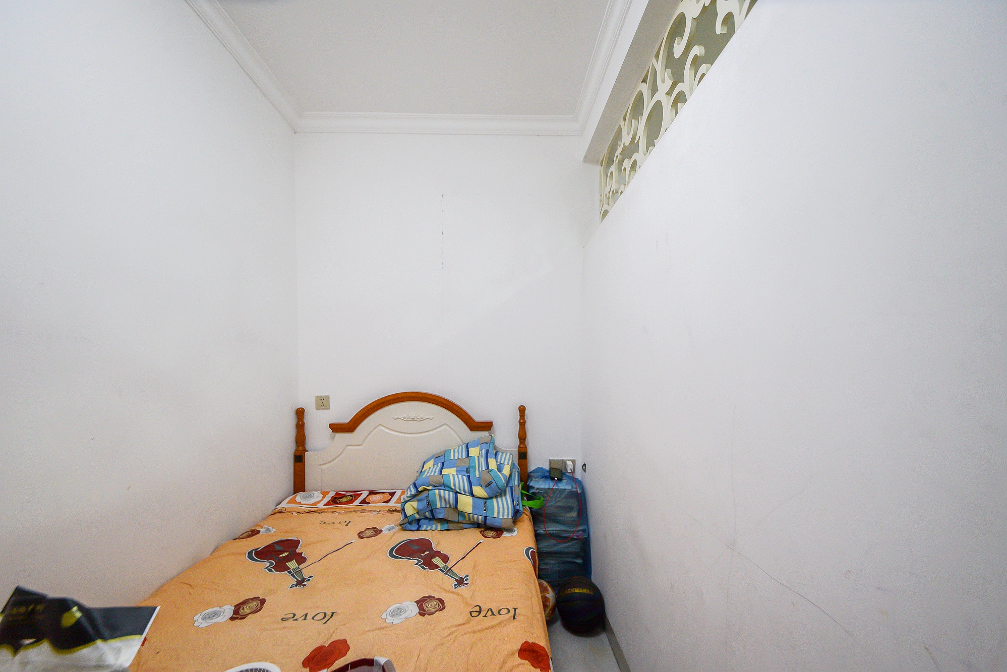 尊邸华庭  3室2厅2卫    75.0万 尊邸华庭  3室2厅2卫    75.0万卧室