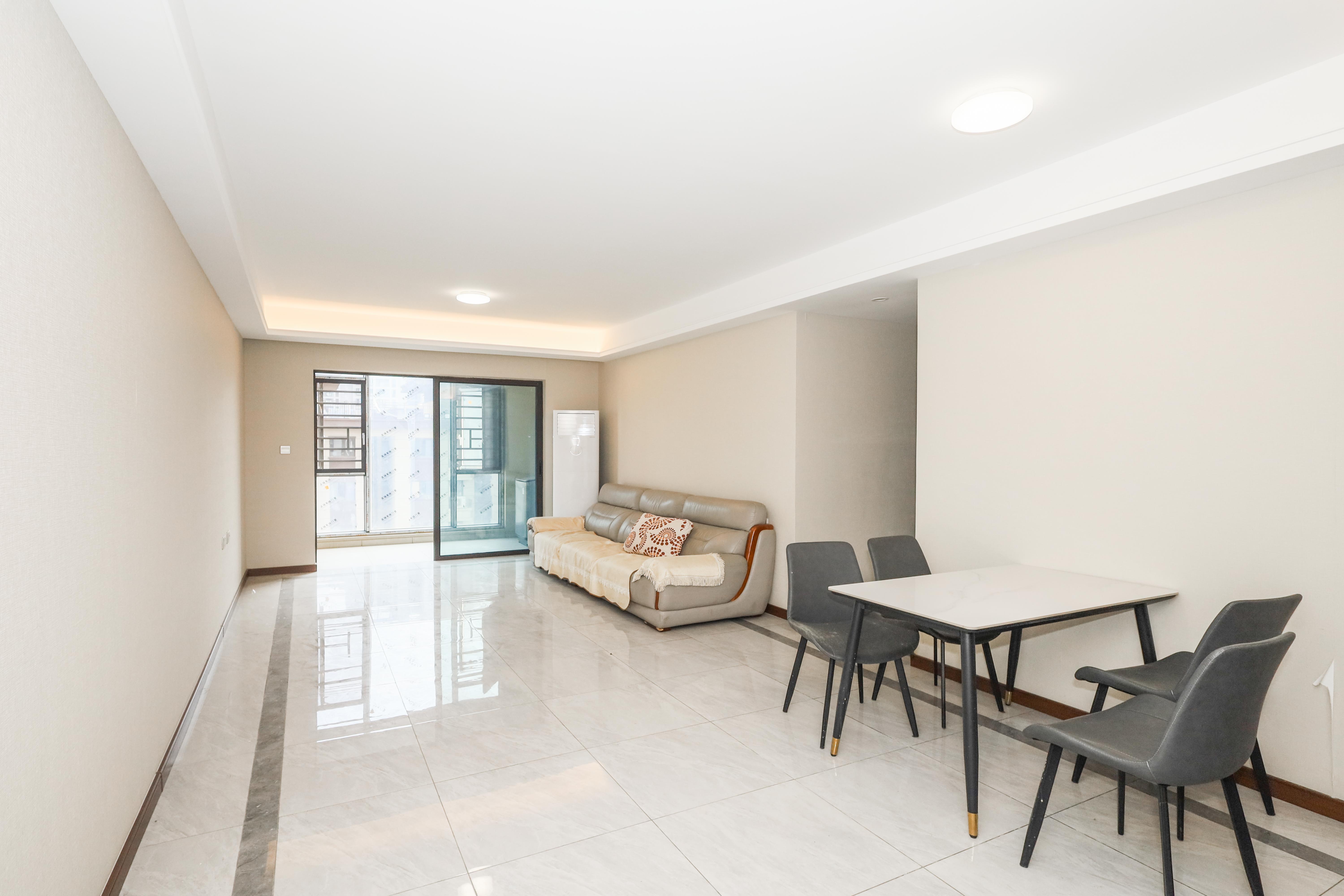 中梁云麓传奇 3室2厅2卫 103.0万 中梁云麓传奇 3室2厅2卫 103.0万客厅