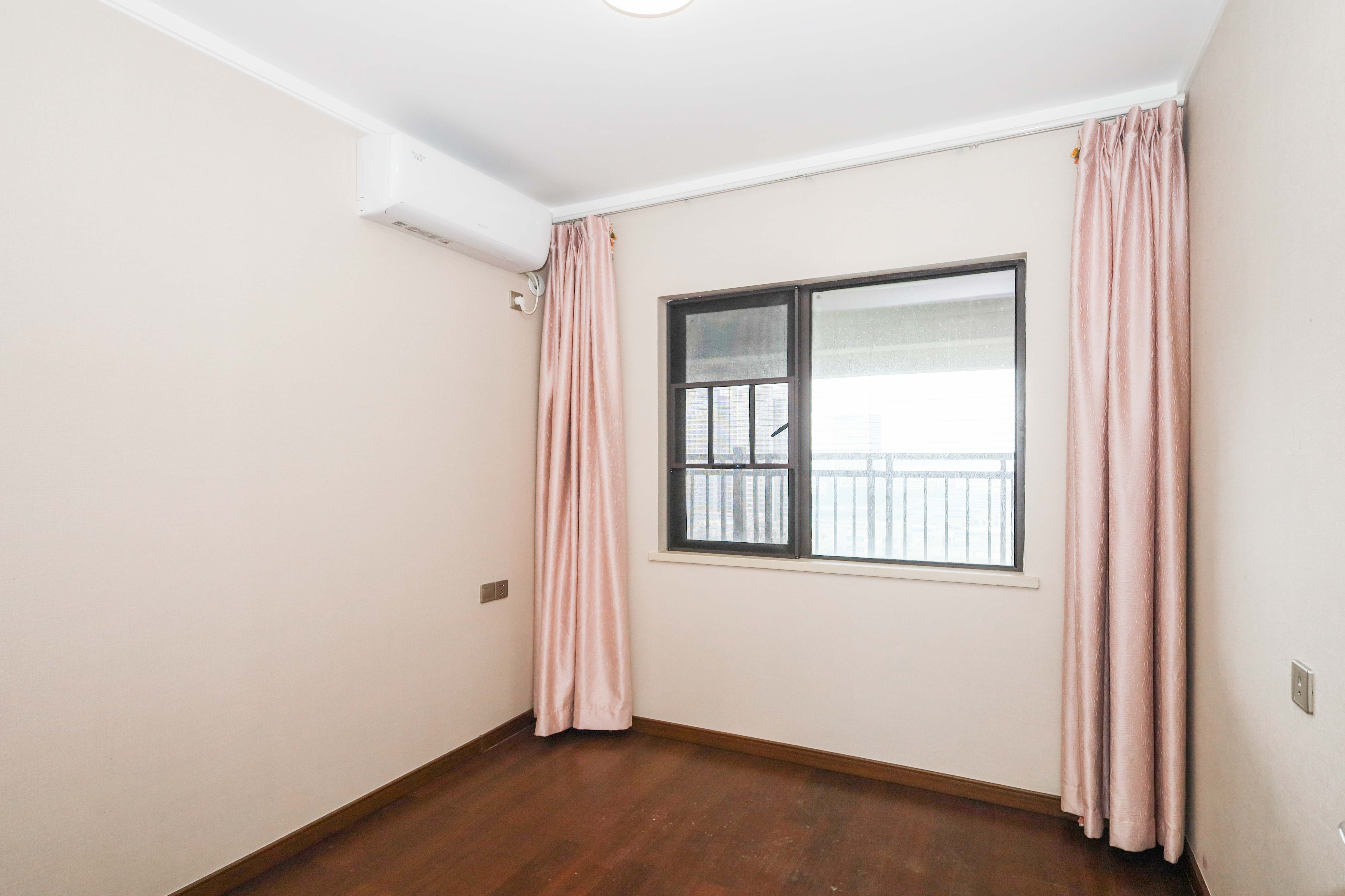 中梁云麓传奇 3室2厅2卫 103.0万 中梁云麓传奇 3室2厅2卫 103.0万卧室