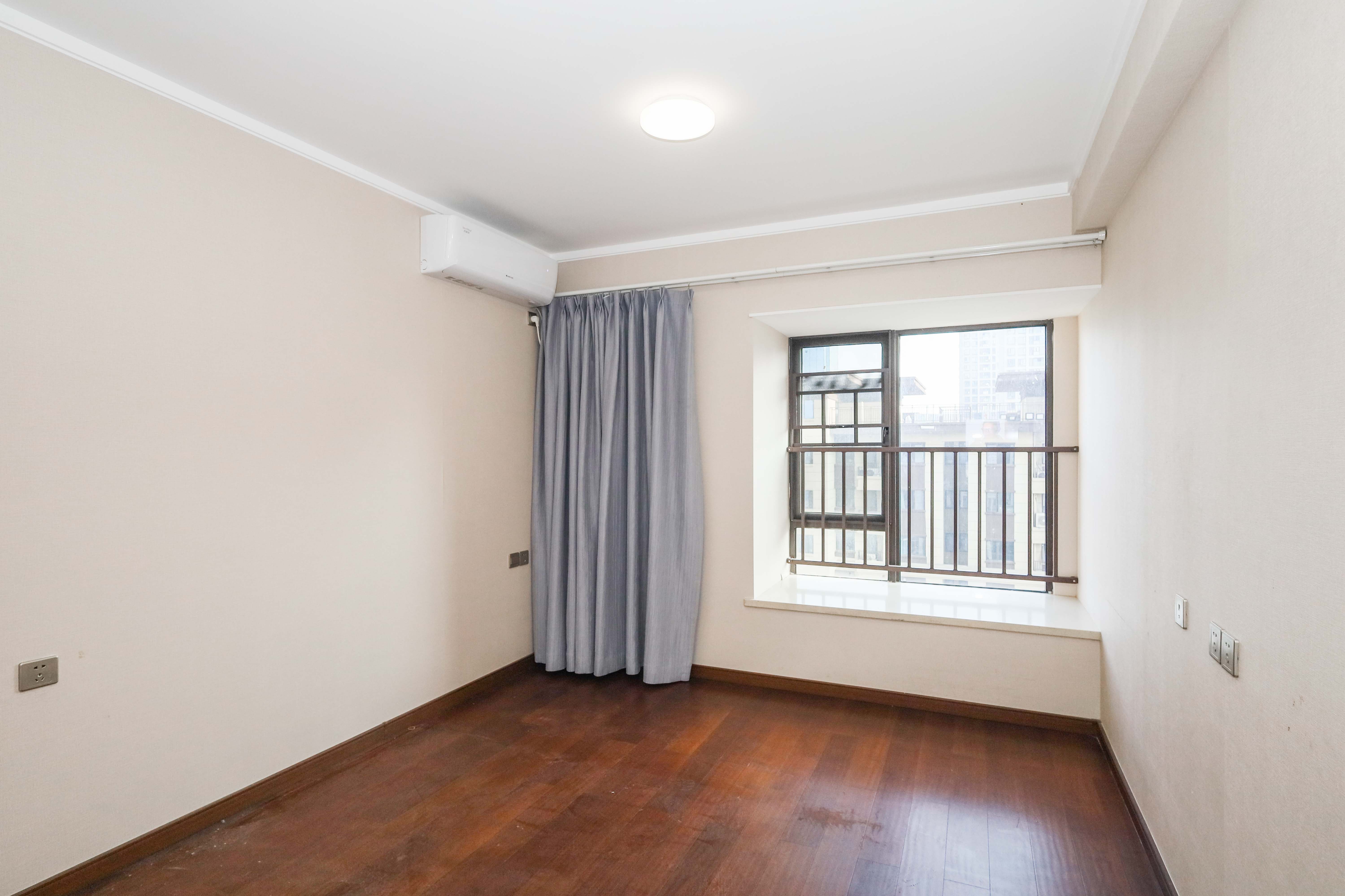 中梁云麓传奇 3室2厅2卫 103.0万 中梁云麓传奇 3室2厅2卫 103.0万卧室