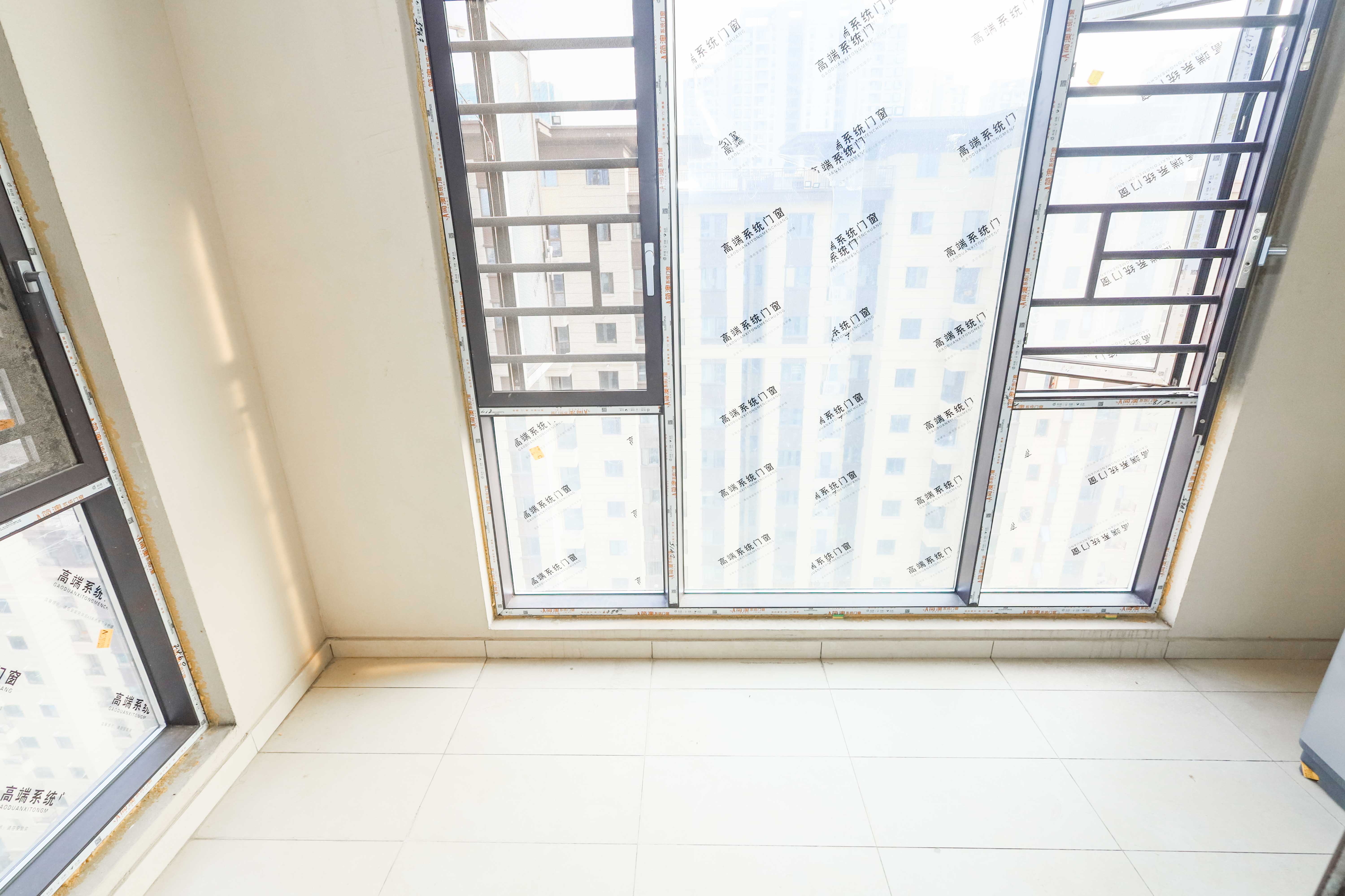 中梁云麓传奇 3室2厅2卫 103.0万 中梁云麓传奇 3室2厅2卫 103.0万阳台