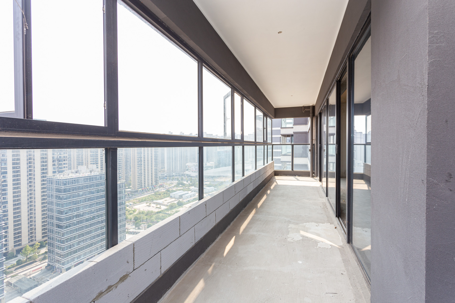 越秀湘江星汇城一期 4室2厅3卫 280.0万 越秀湘江星汇城一期 4室2厅3卫 280.0万阳台