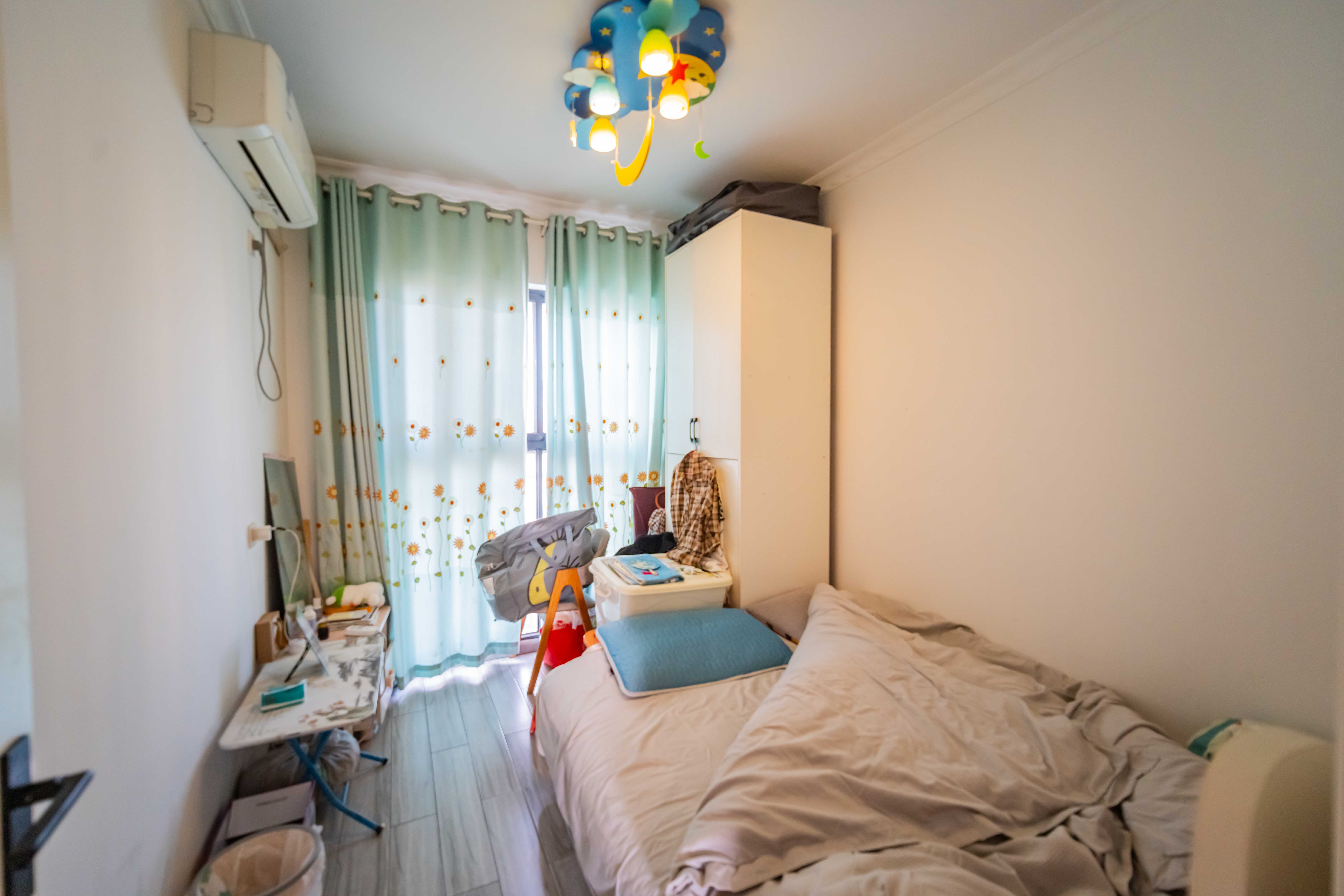 旭辉香樟公馆 4室2厅2卫 118.0万 旭辉香樟公馆 4室2厅2卫 118.0万卧室