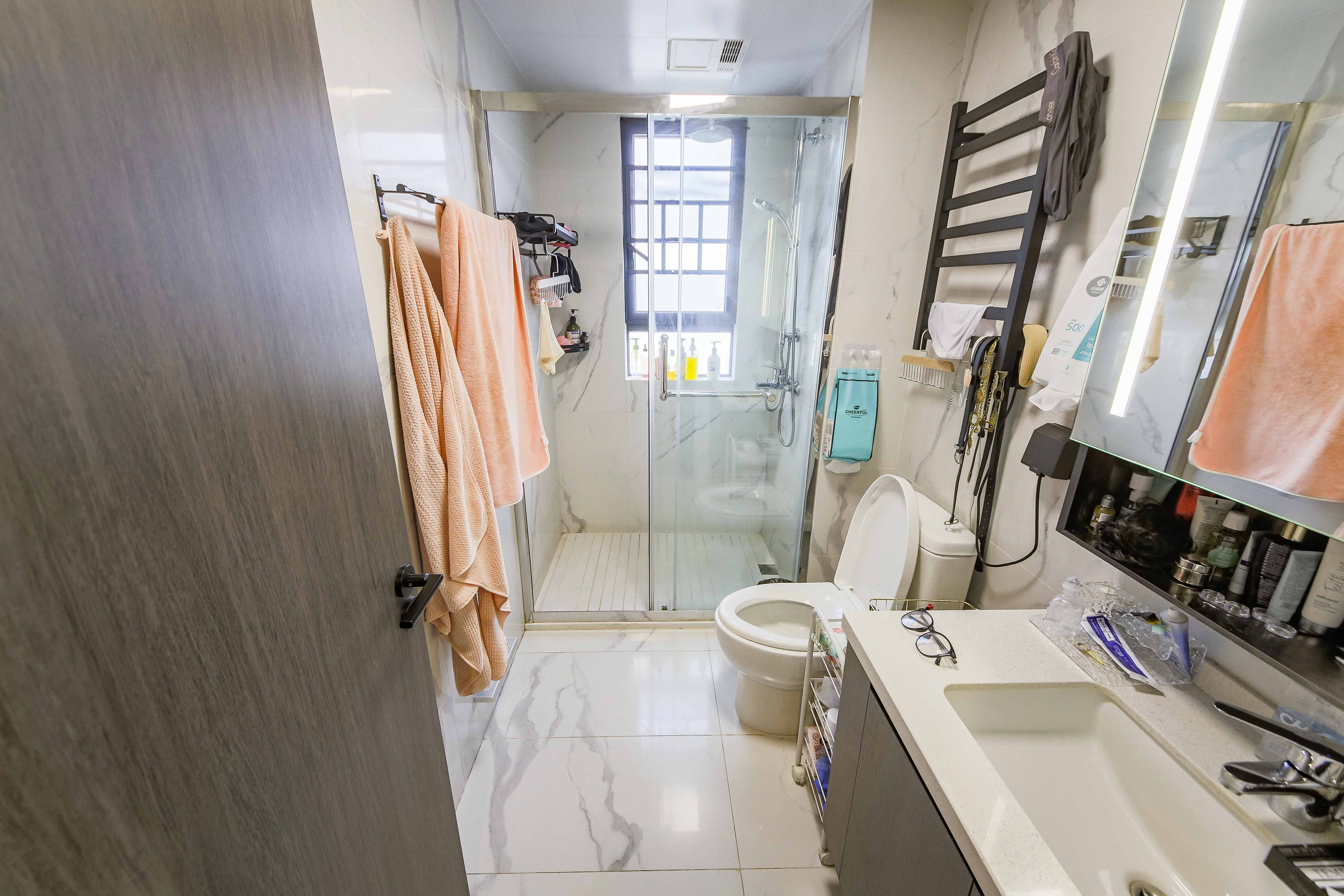 印湘江2  4室2厅2卫   250.00万卫生间