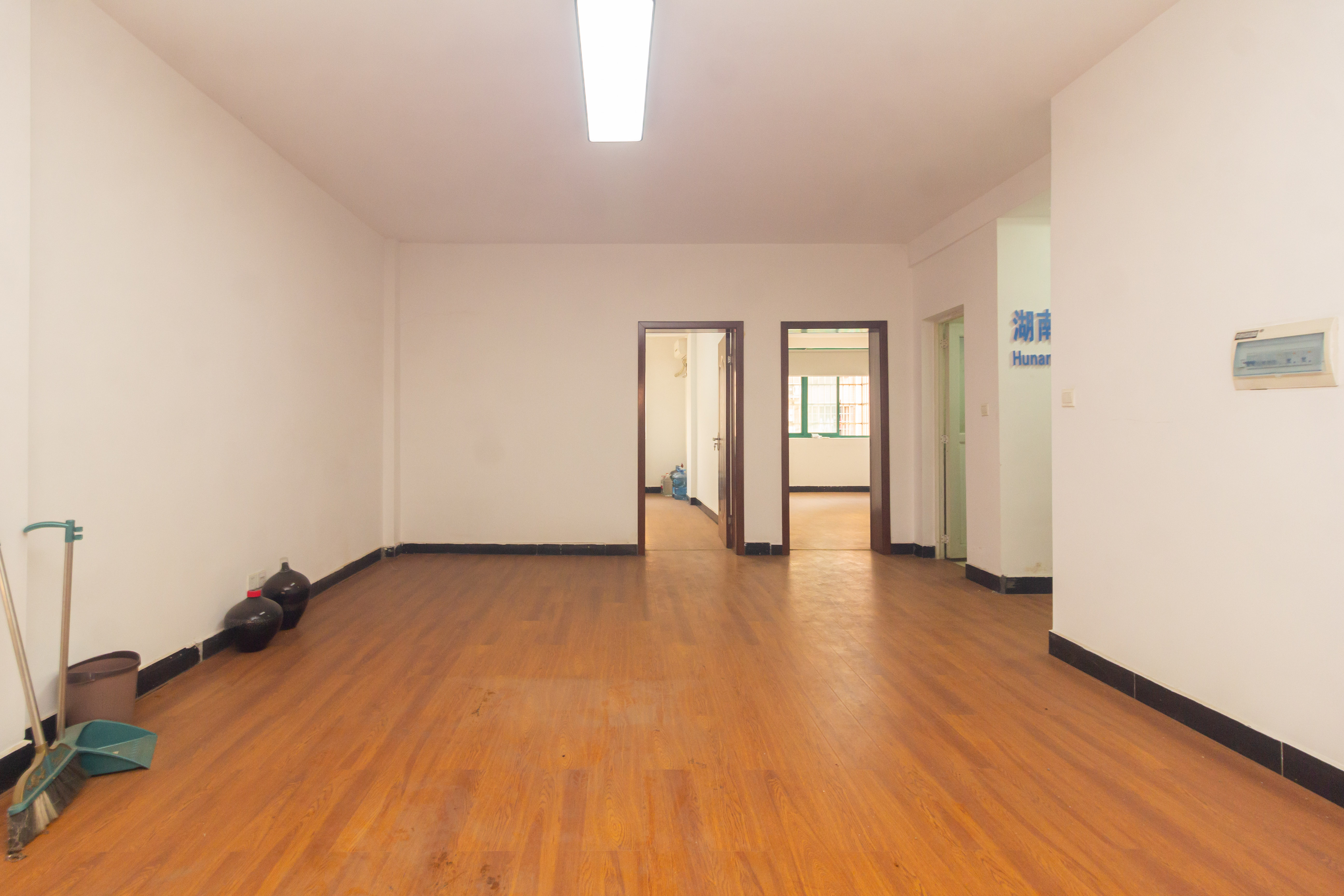 星沙国际物流园/泉星社区 3室2厅2卫 29.8万 星沙国际物流园/泉星社区 3室2厅2卫 29.8万客厅