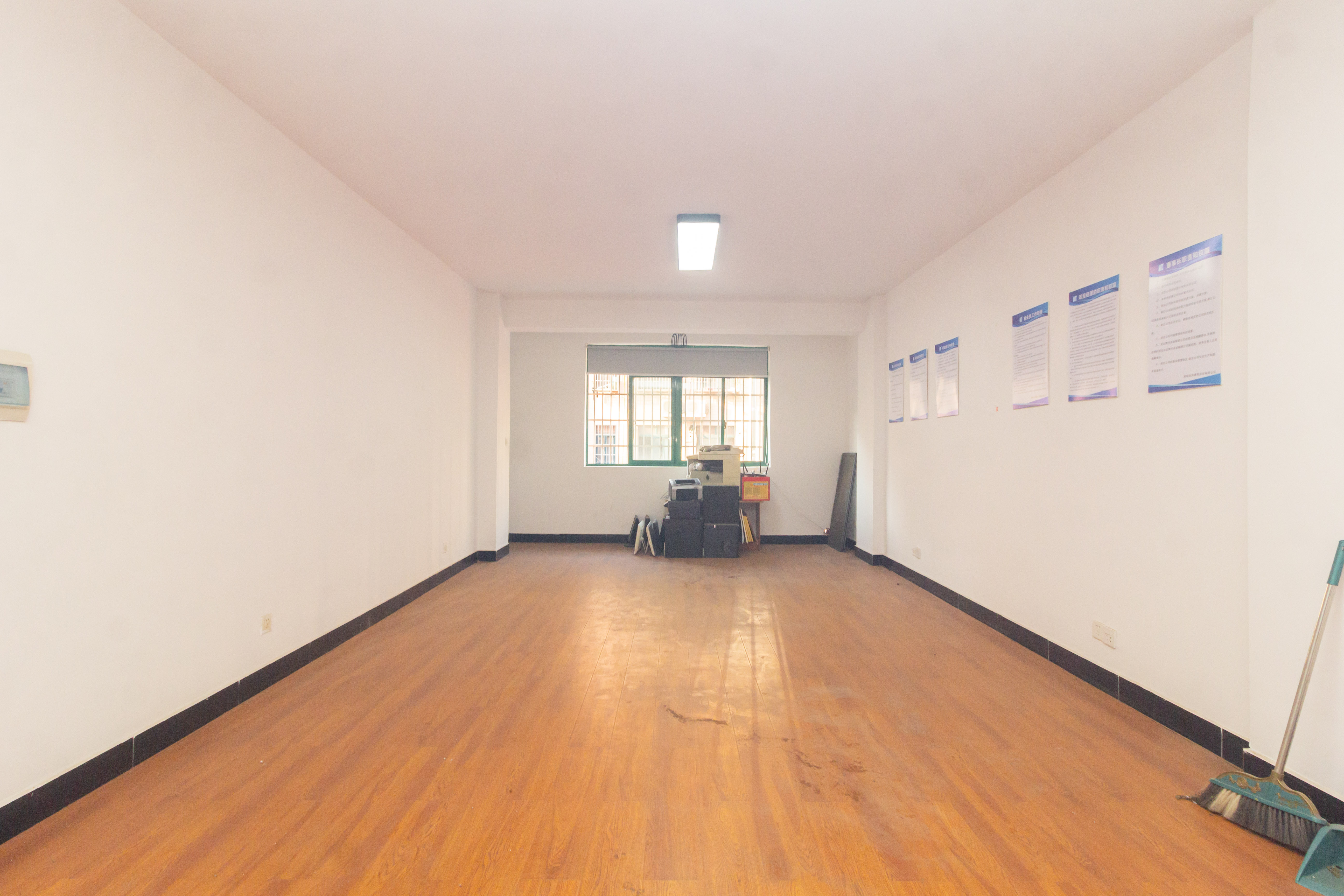 星沙国际物流园/泉星社区 3室2厅2卫 29.8万 星沙国际物流园/泉星社区 3室2厅2卫 29.8万客厅