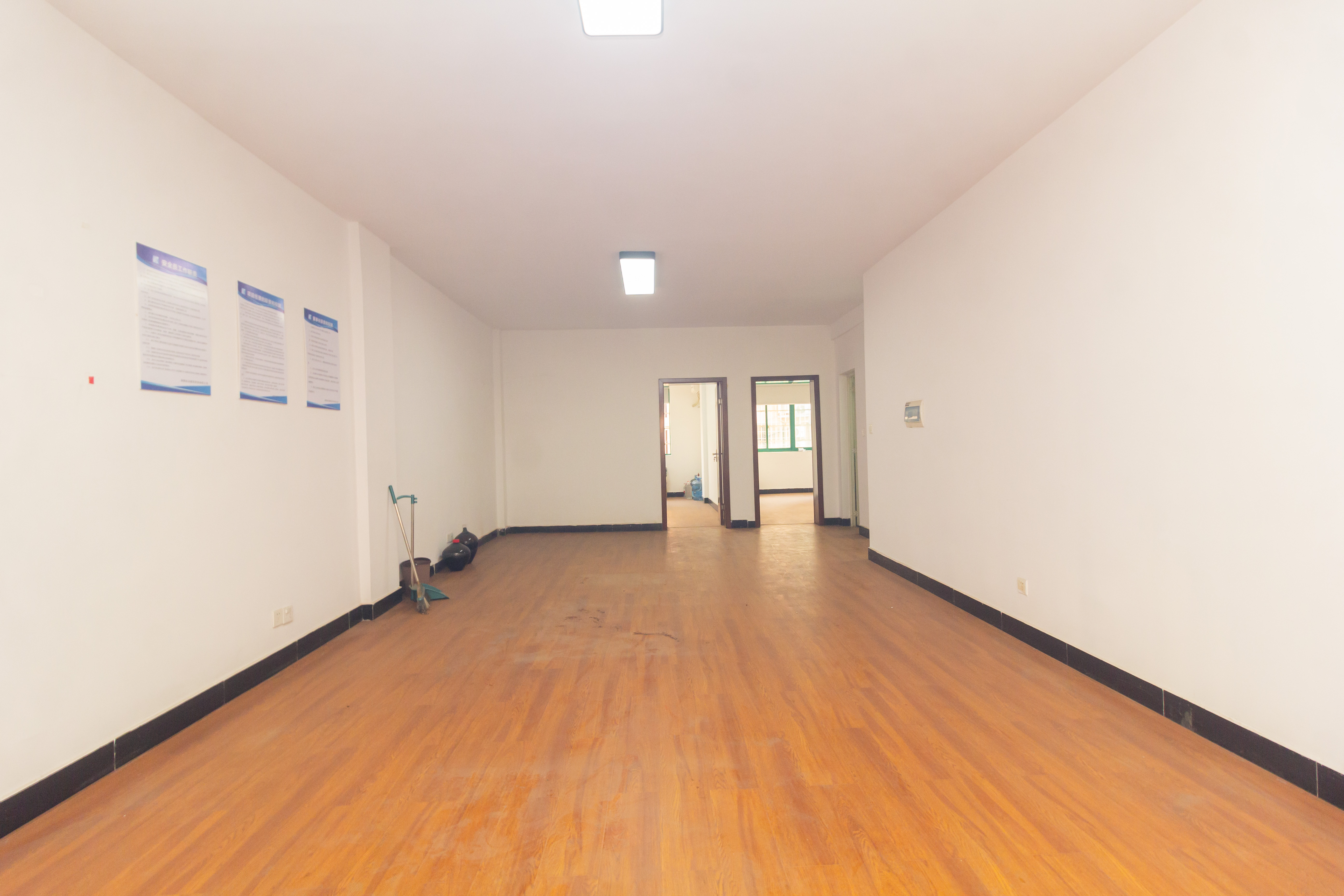 星沙国际物流园/泉星社区 3室2厅2卫 29.8万 星沙国际物流园/泉星社区 3室2厅2卫 29.8万客厅