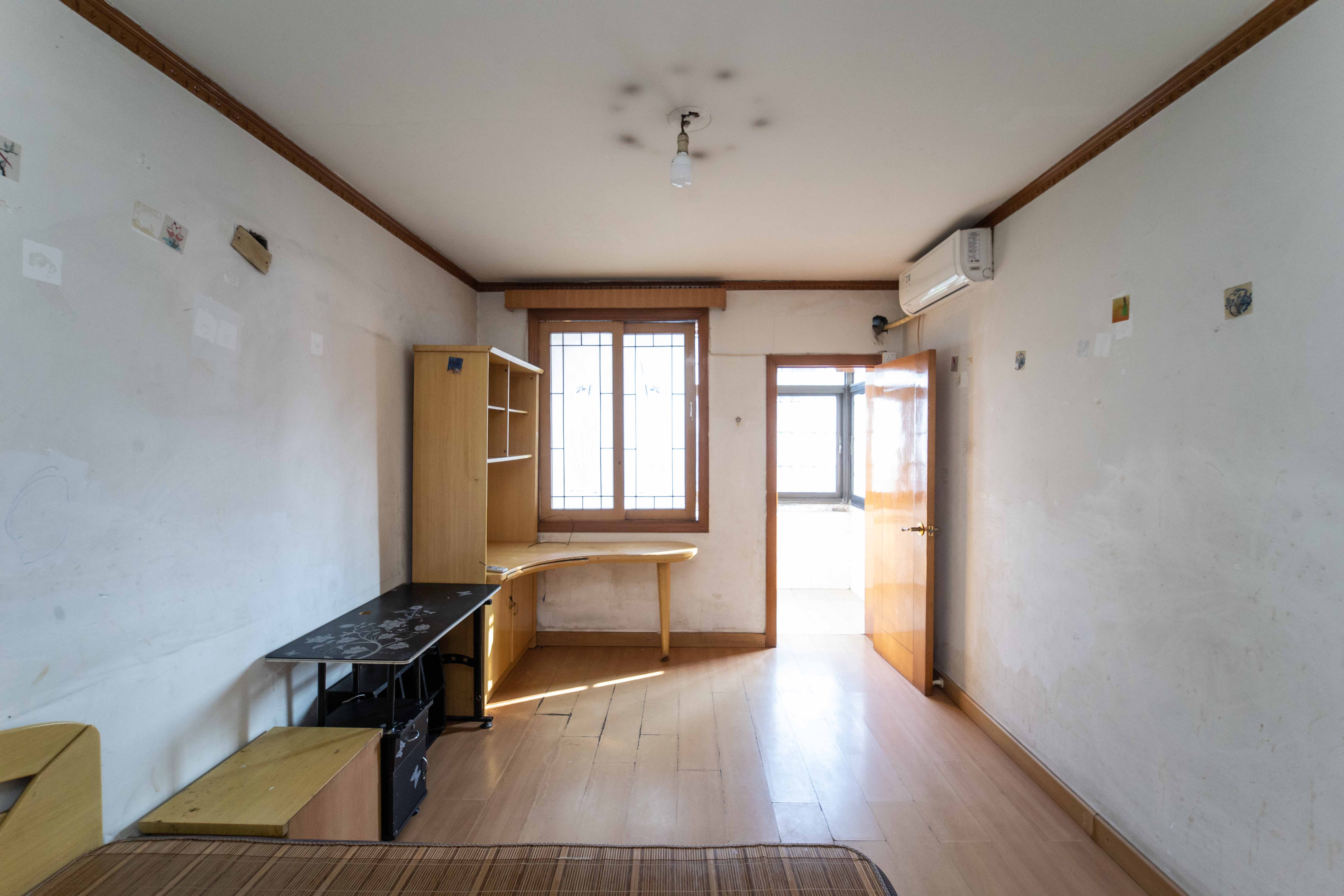 杨家山汽修厂宿舍  2室1厅1卫   40.00万卧室