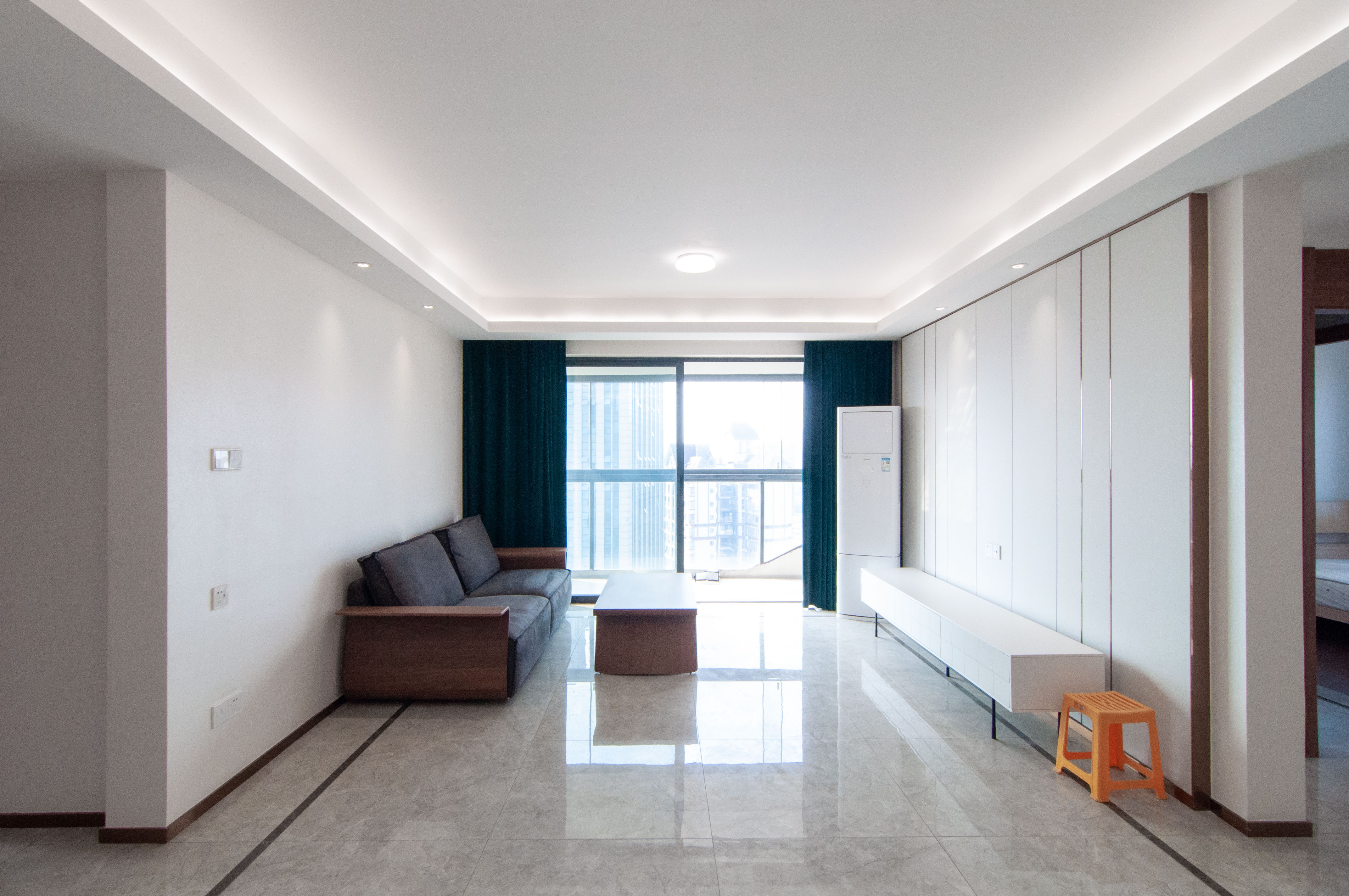 旭辉都会山  4室2厅2卫    218.0万 旭辉都会山  4室2厅2卫    218.0万客厅