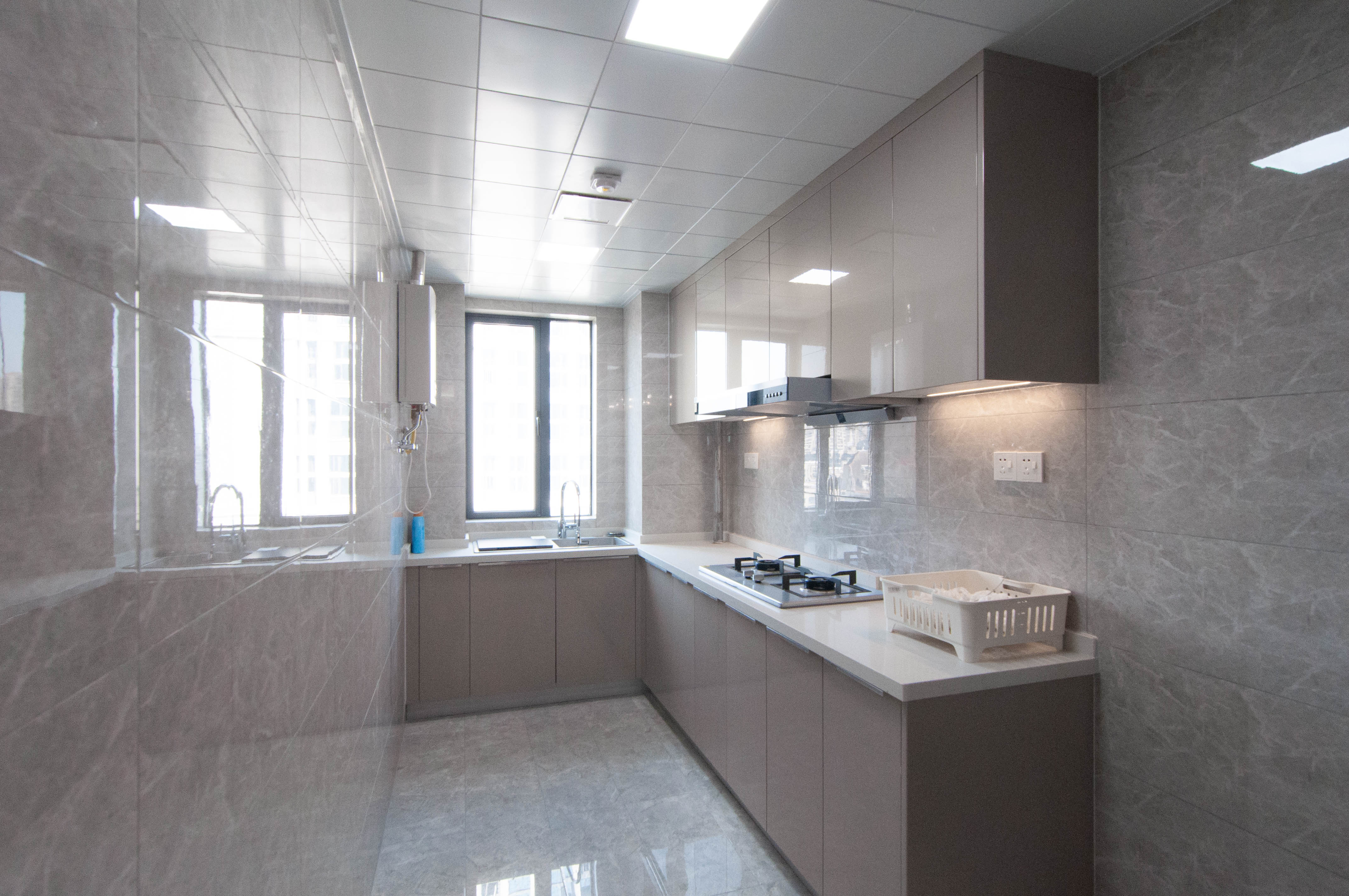 旭辉都会山  4室2厅2卫    218.0万 旭辉都会山  4室2厅2卫    218.0万厨房