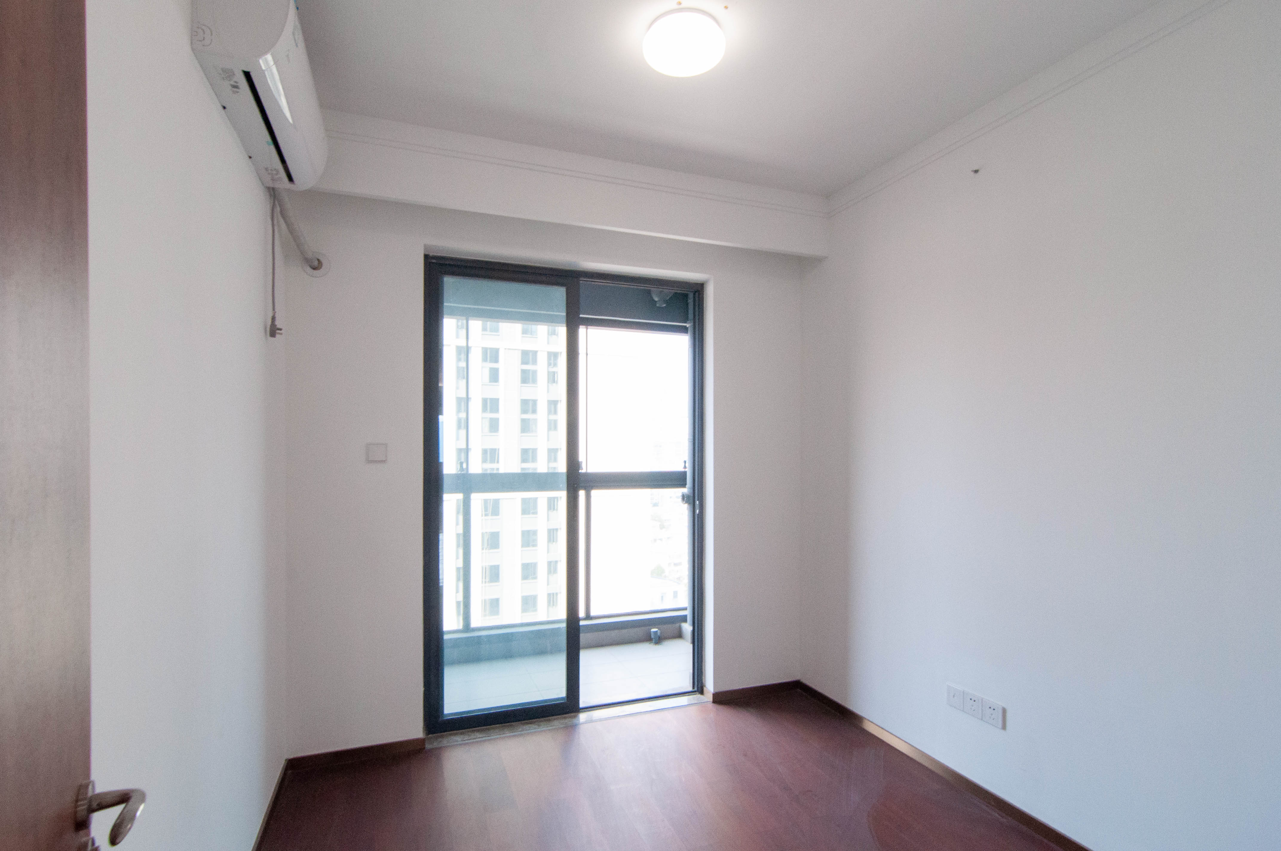 旭辉都会山  4室2厅2卫    218.0万其他