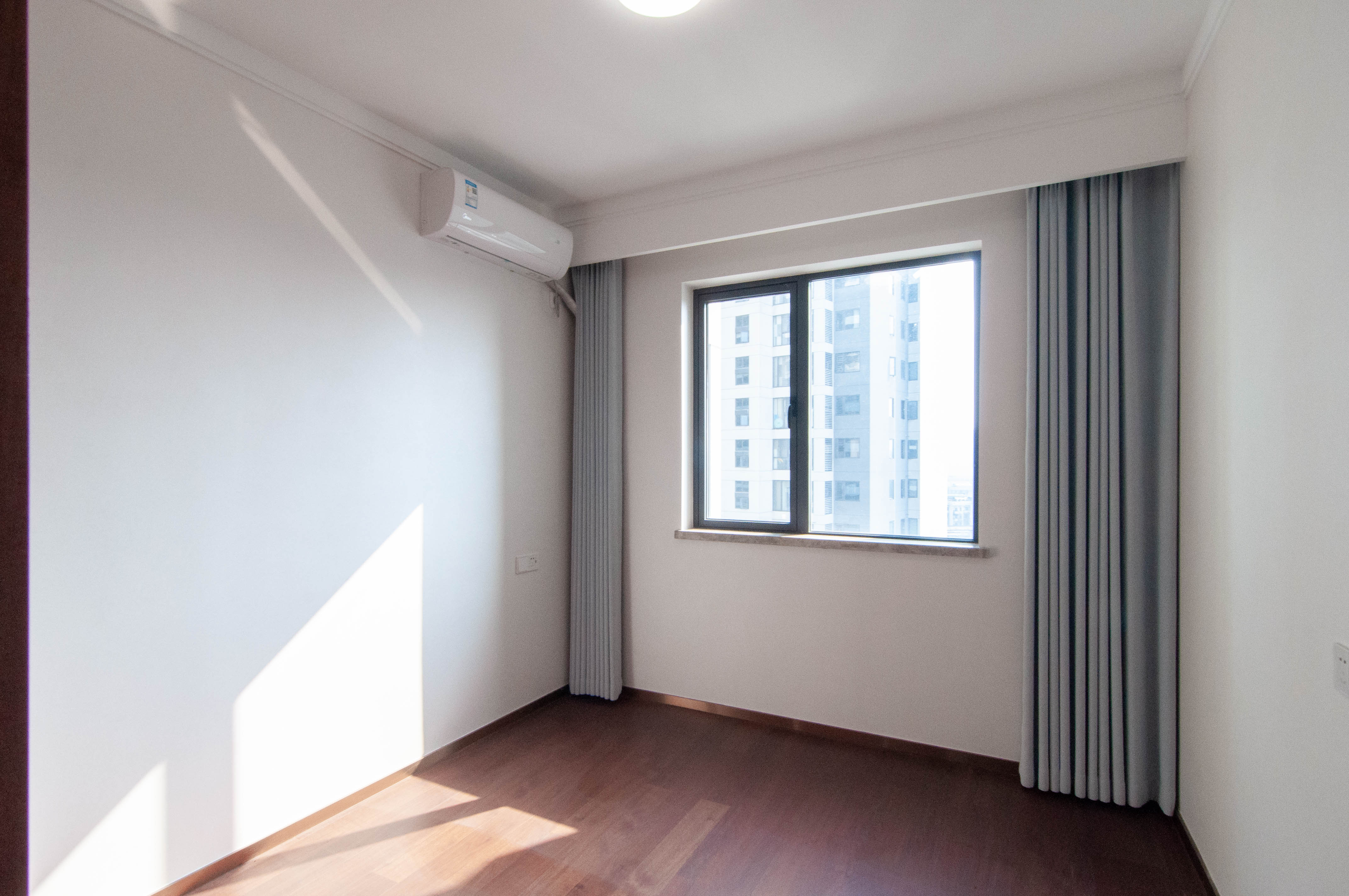 旭辉都会山  4室2厅2卫    218.0万其他