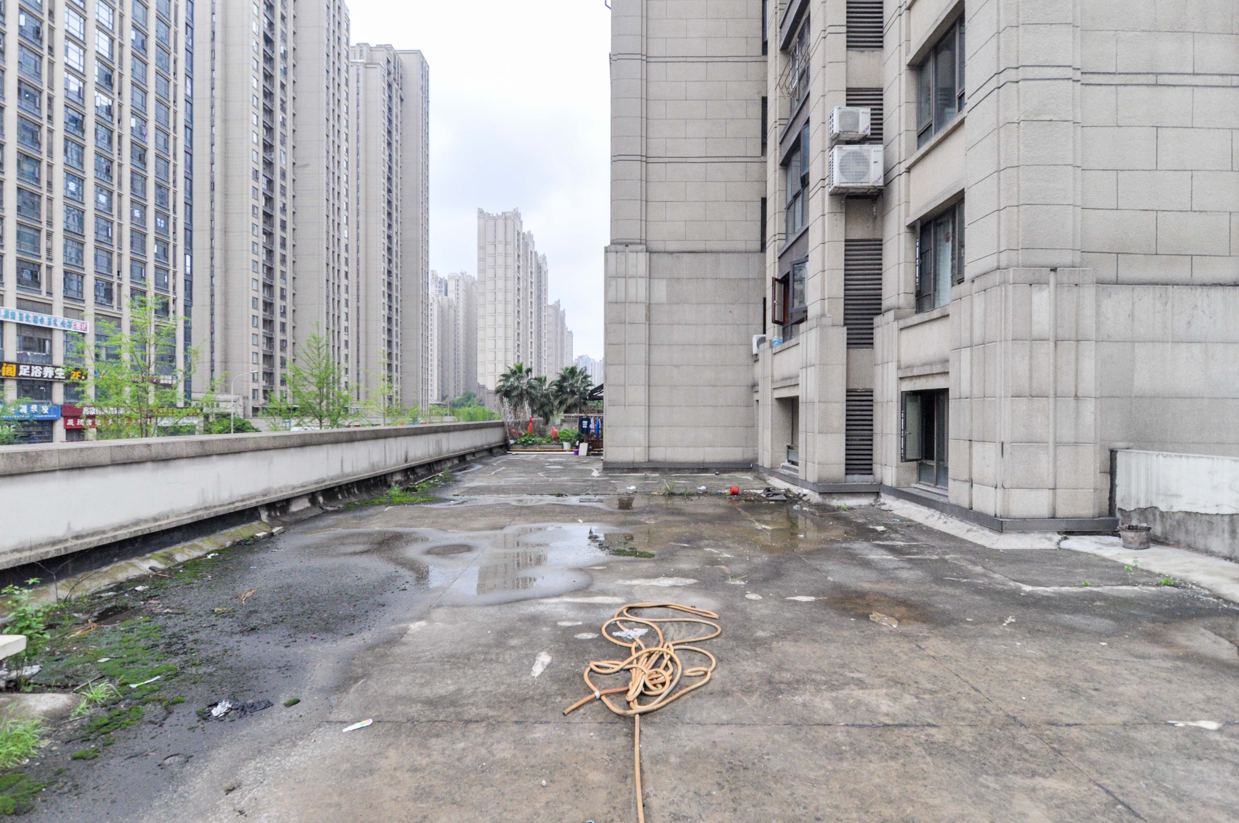 金茂梅溪湖  4室2厅1卫   340.00万其他