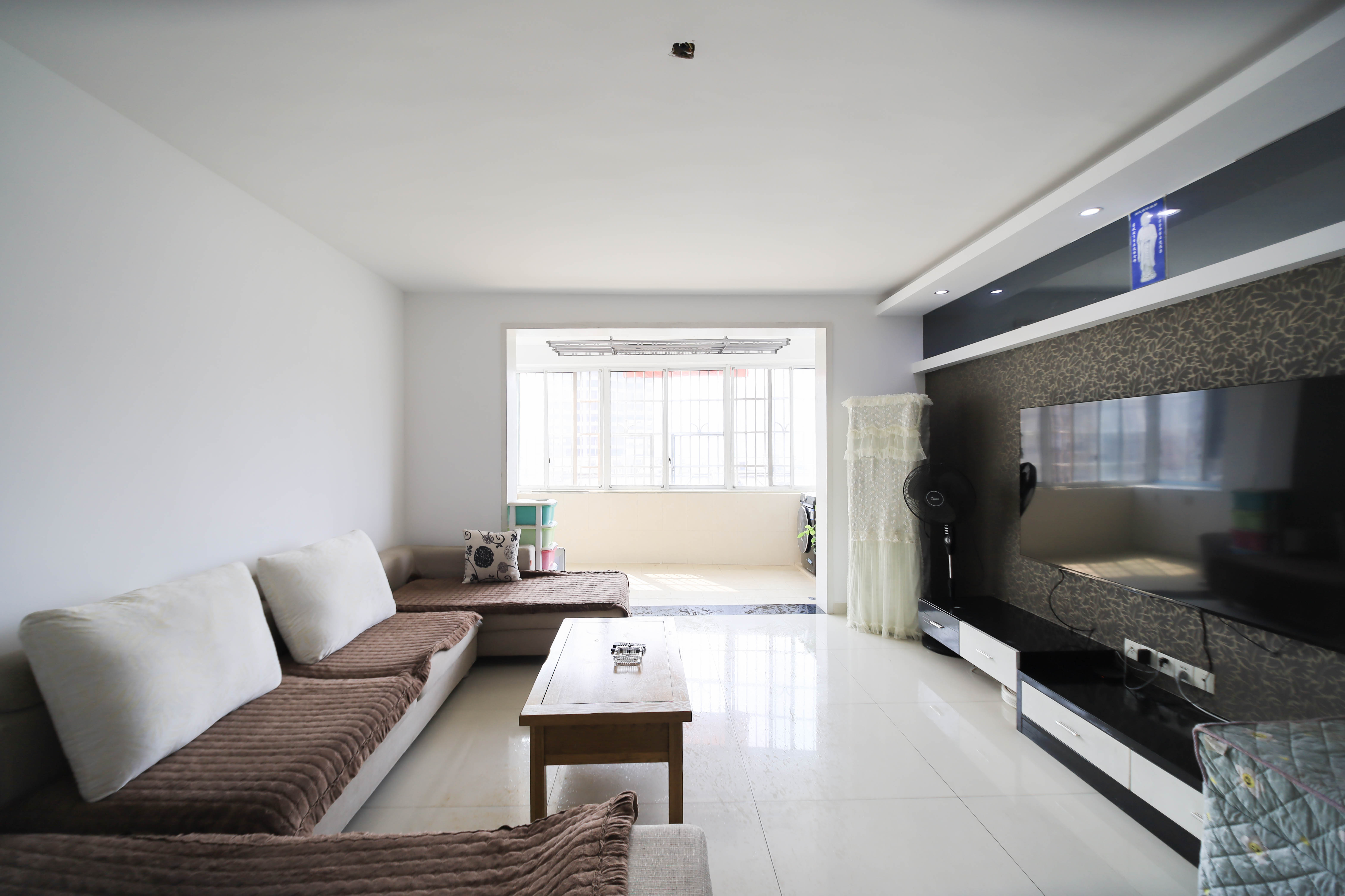 泰禹家园(彩云之翼家园一期、二期、三期)  3室2厅2卫    84.0万 泰禹家园(彩云之翼家园一期、二期、三期)  3室2厅2卫    84.0万客厅