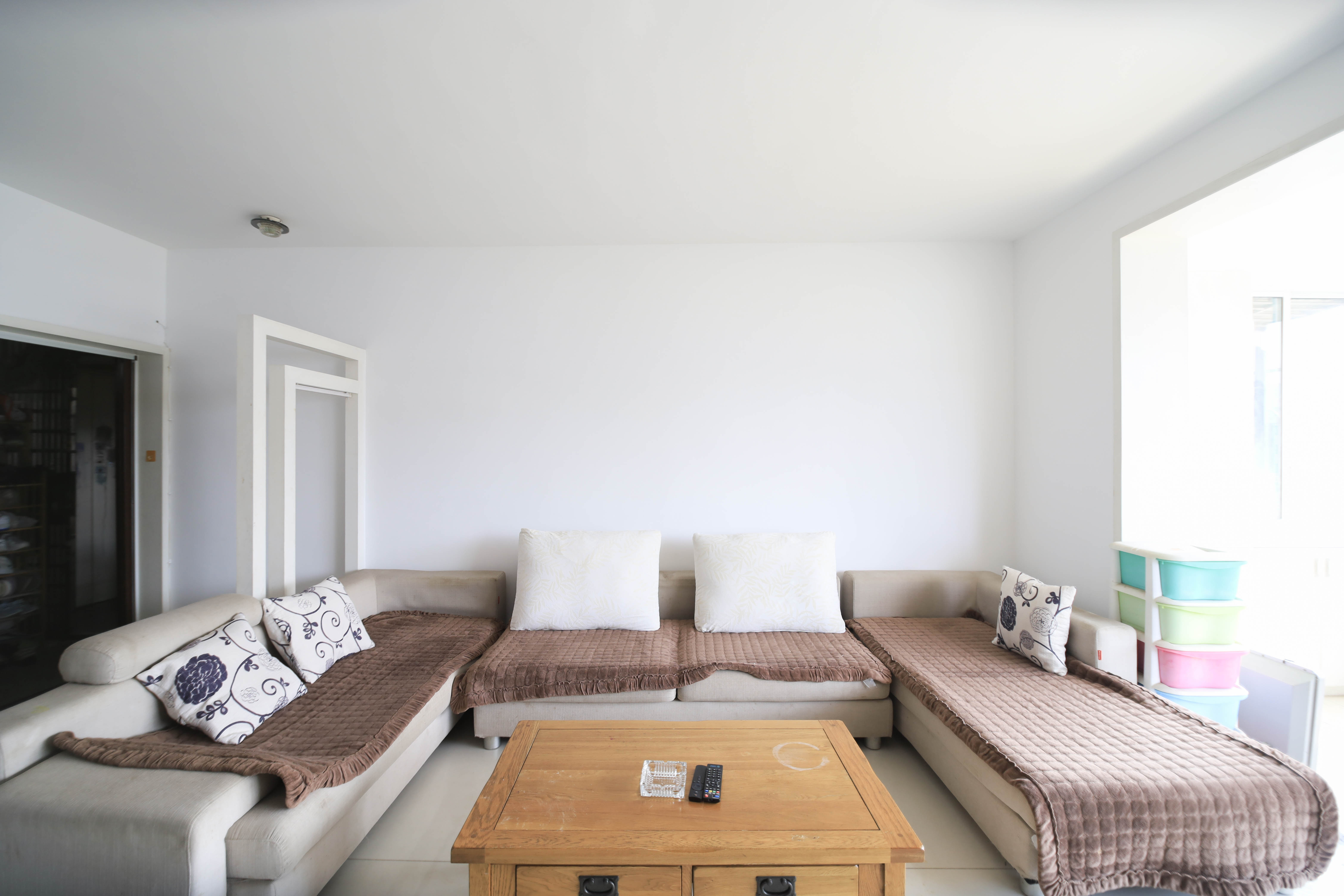 泰禹家园(彩云之翼家园一期、二期、三期)  3室2厅2卫    84.0万 泰禹家园(彩云之翼家园一期、二期、三期)  3室2厅2卫    84.0万客厅