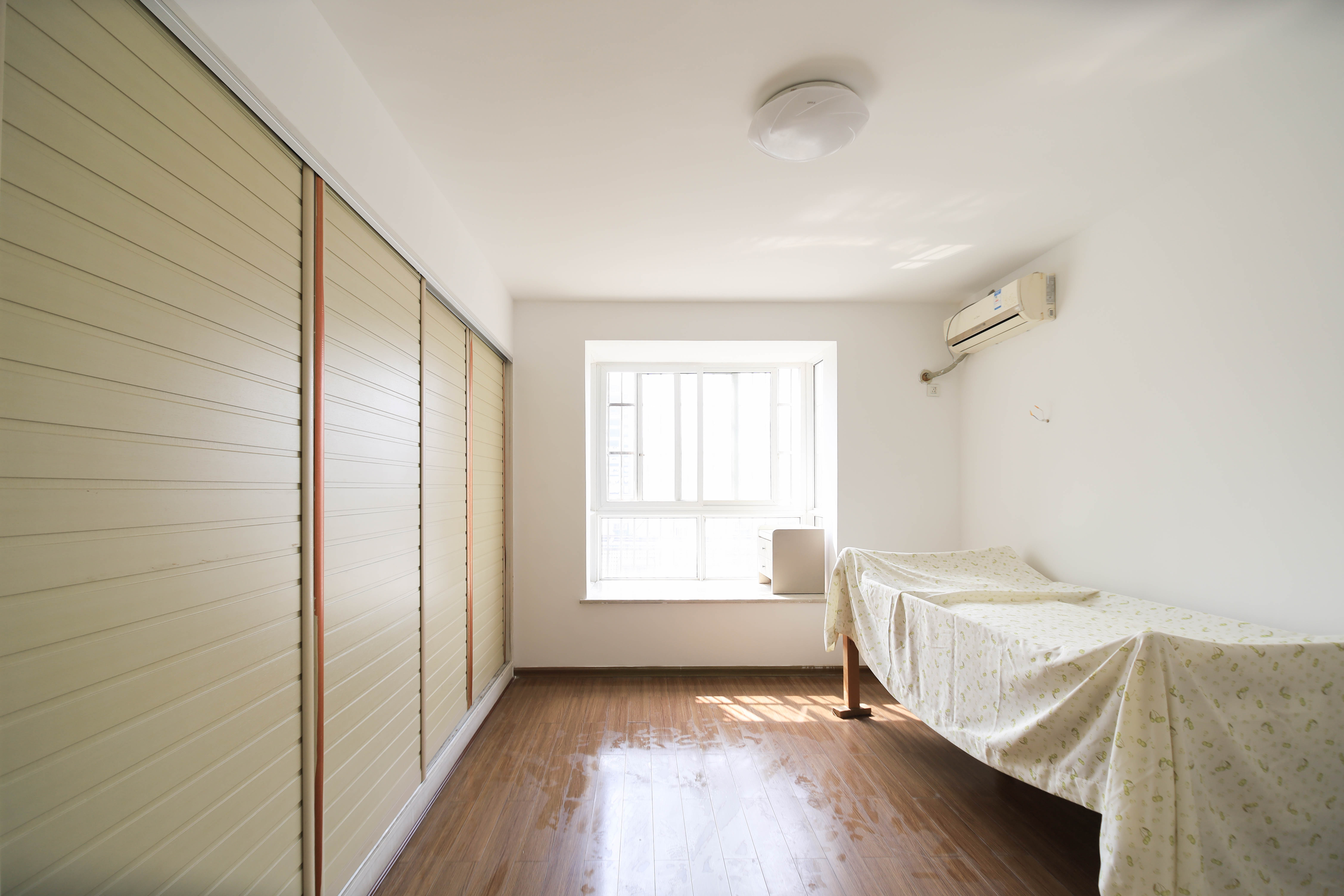 泰禹家园(彩云之翼家园一期、二期、三期)  3室2厅2卫    84.0万 泰禹家园(彩云之翼家园一期、二期、三期)  3室2厅2卫    84.0万卧室