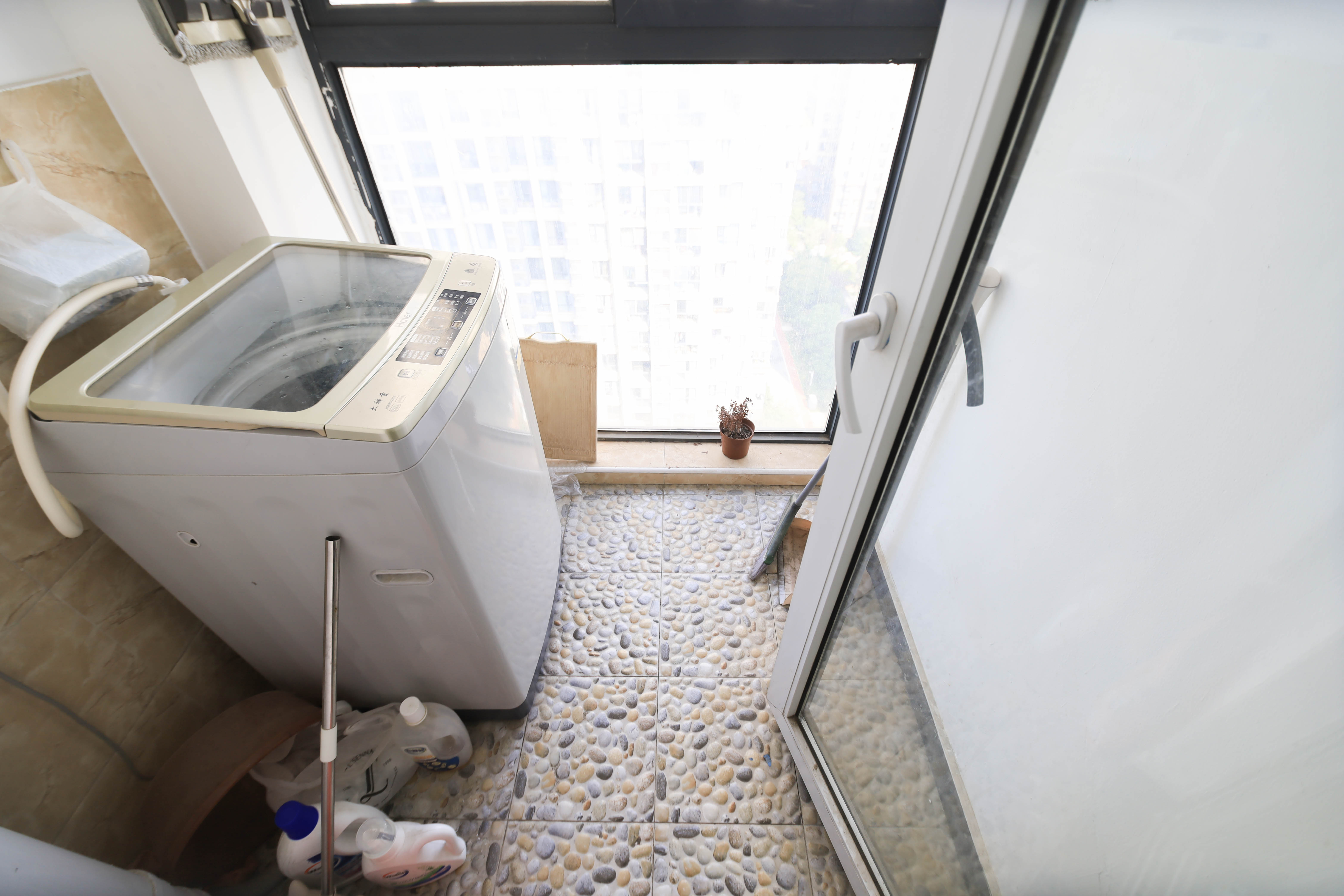 蓝光幸福满庭  3室2厅2卫   108.00万阳台
