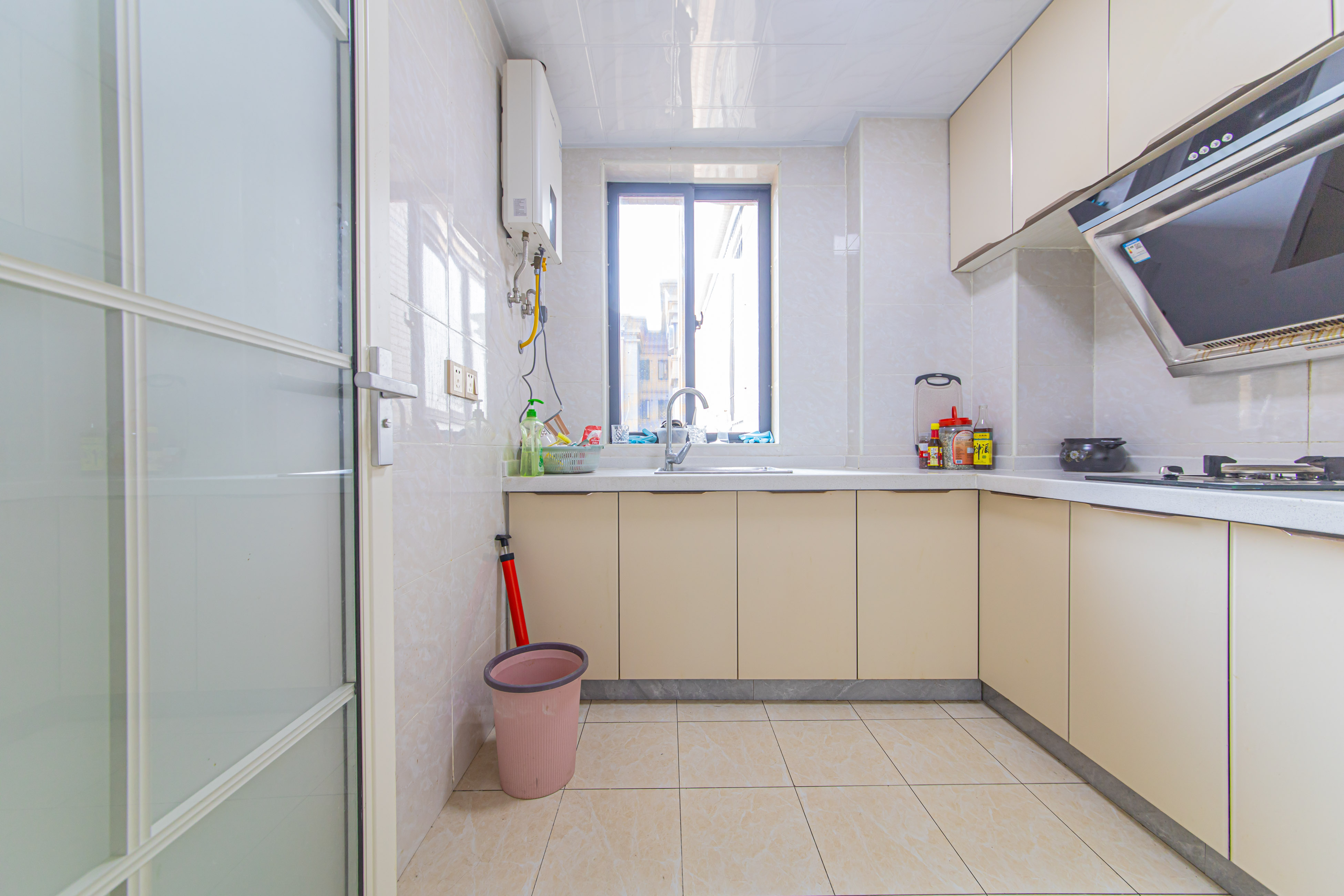 保利花园  2室2厅1卫    69.0万 保利花园  2室2厅1卫    69.0万厨房