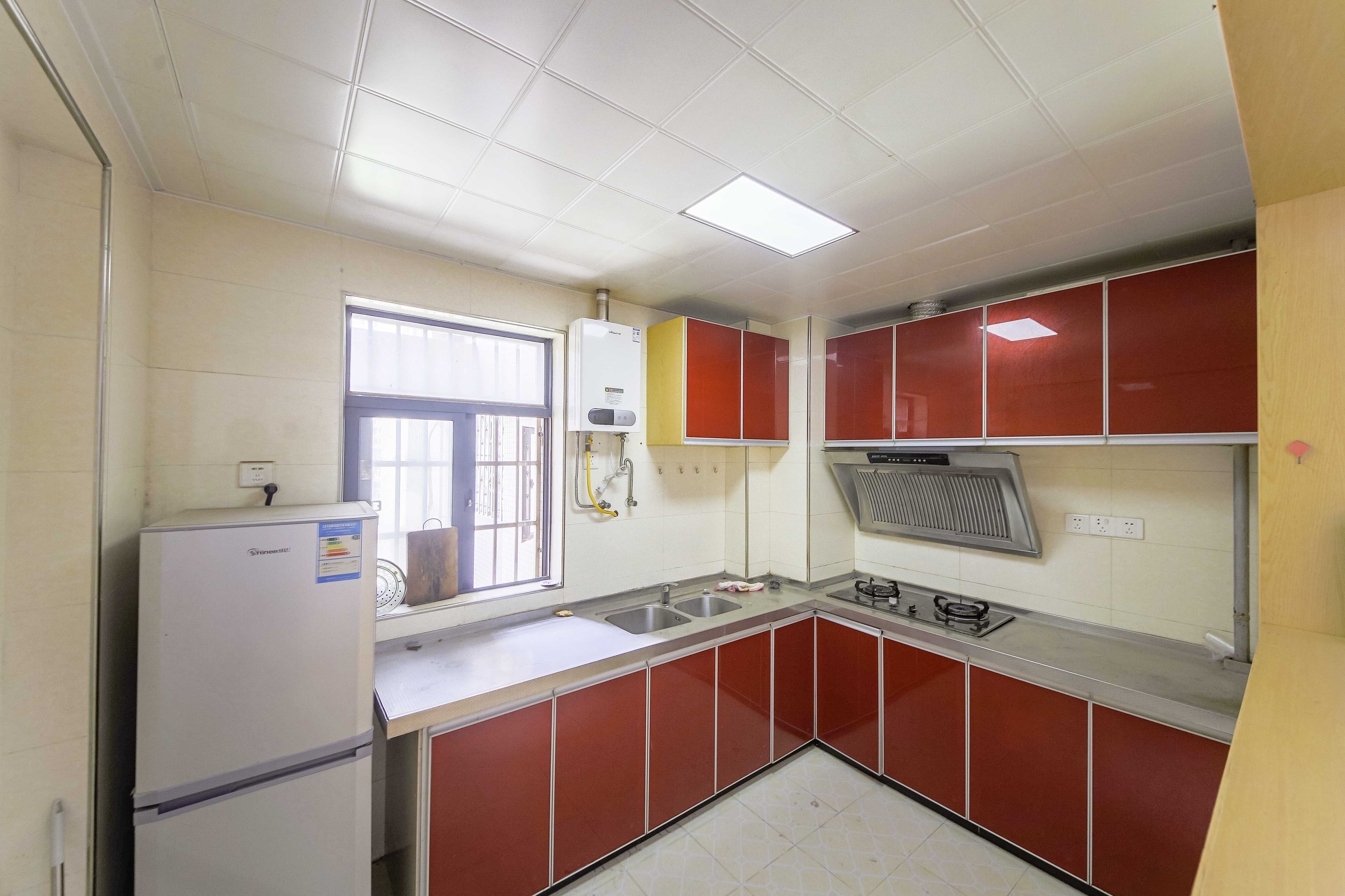 上峰苑(兰亭玥岛) 2室2厅1卫 74.0万 上峰苑(兰亭玥岛) 2室2厅1卫 74.0万厨房