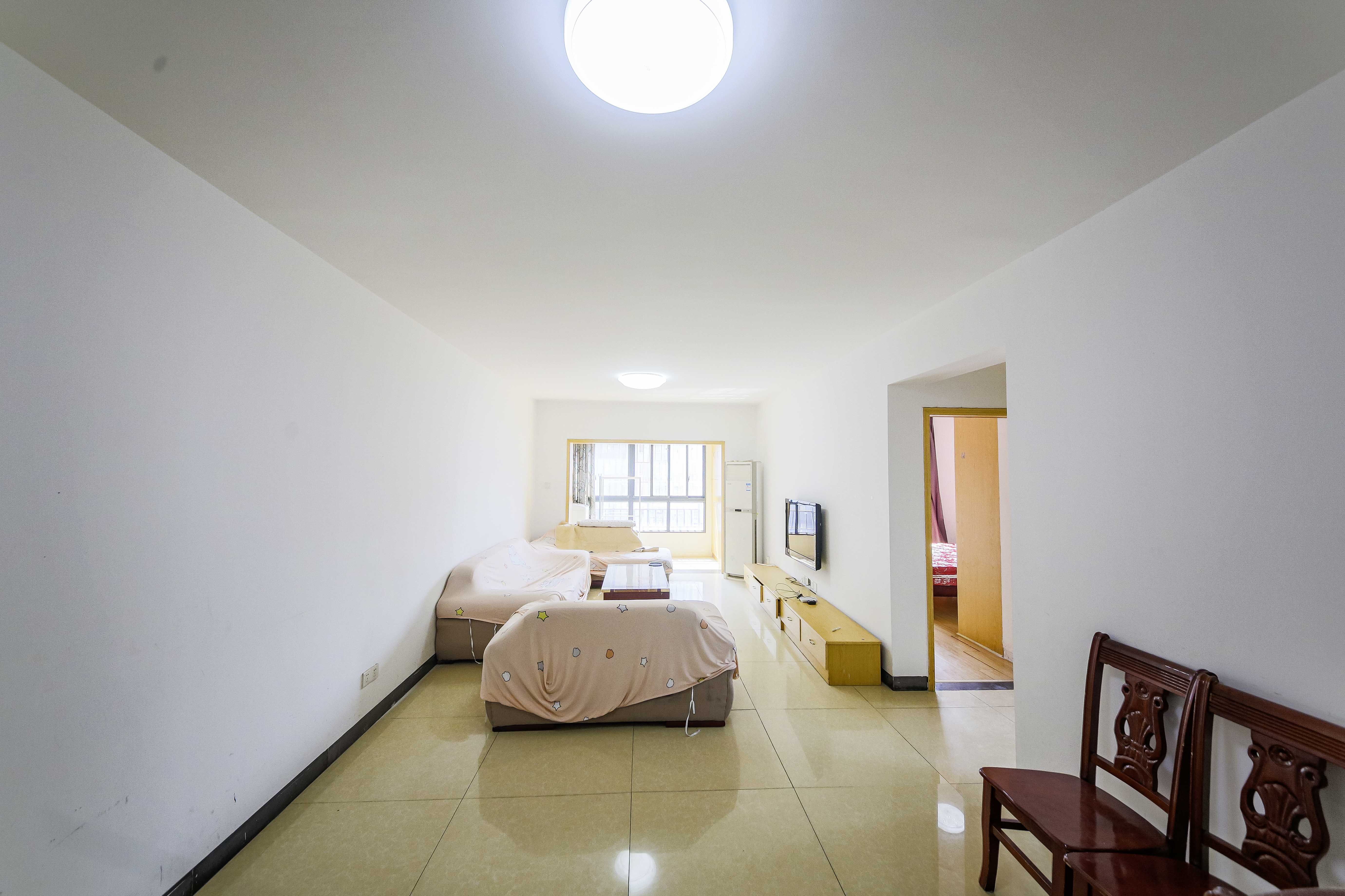 上峰苑(兰亭玥岛) 2室2厅1卫 74.0万 上峰苑(兰亭玥岛) 2室2厅1卫 74.0万客厅