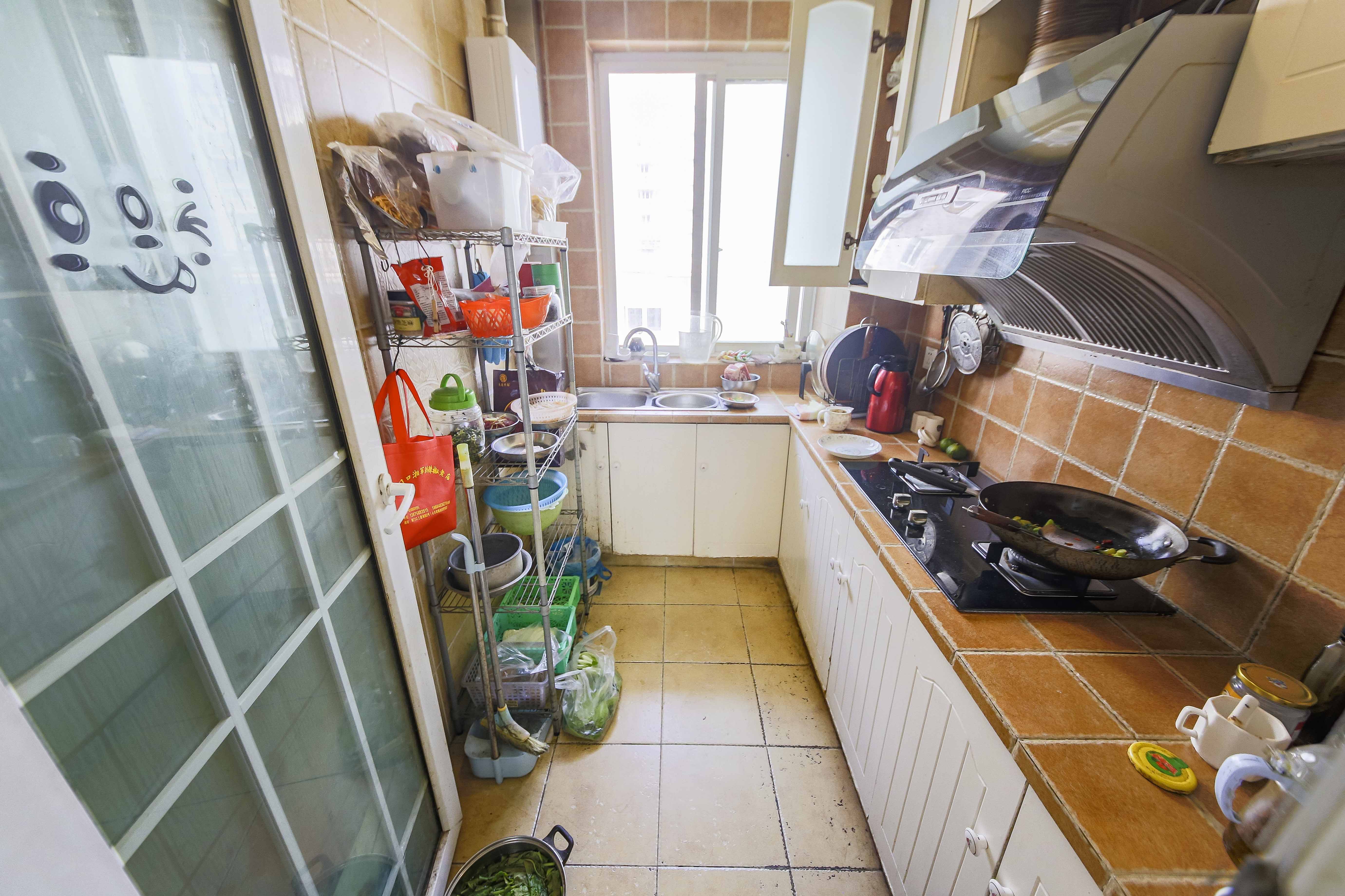 申奥美域  3室2厅2卫    72.0万 申奥美域  3室2厅2卫    72.0万厨房