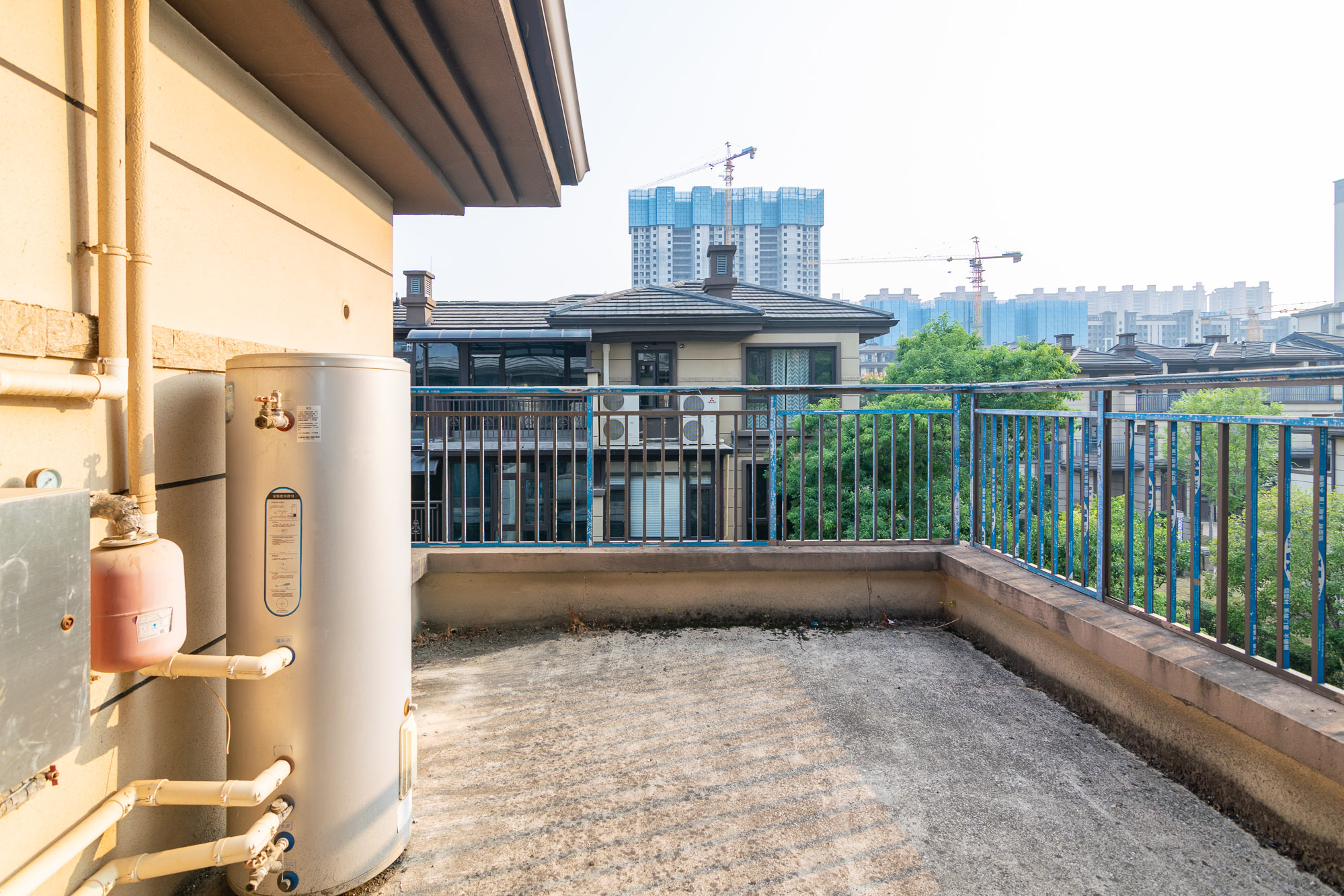 澳海望洲府  5室2厅3卫   298.00万阳台