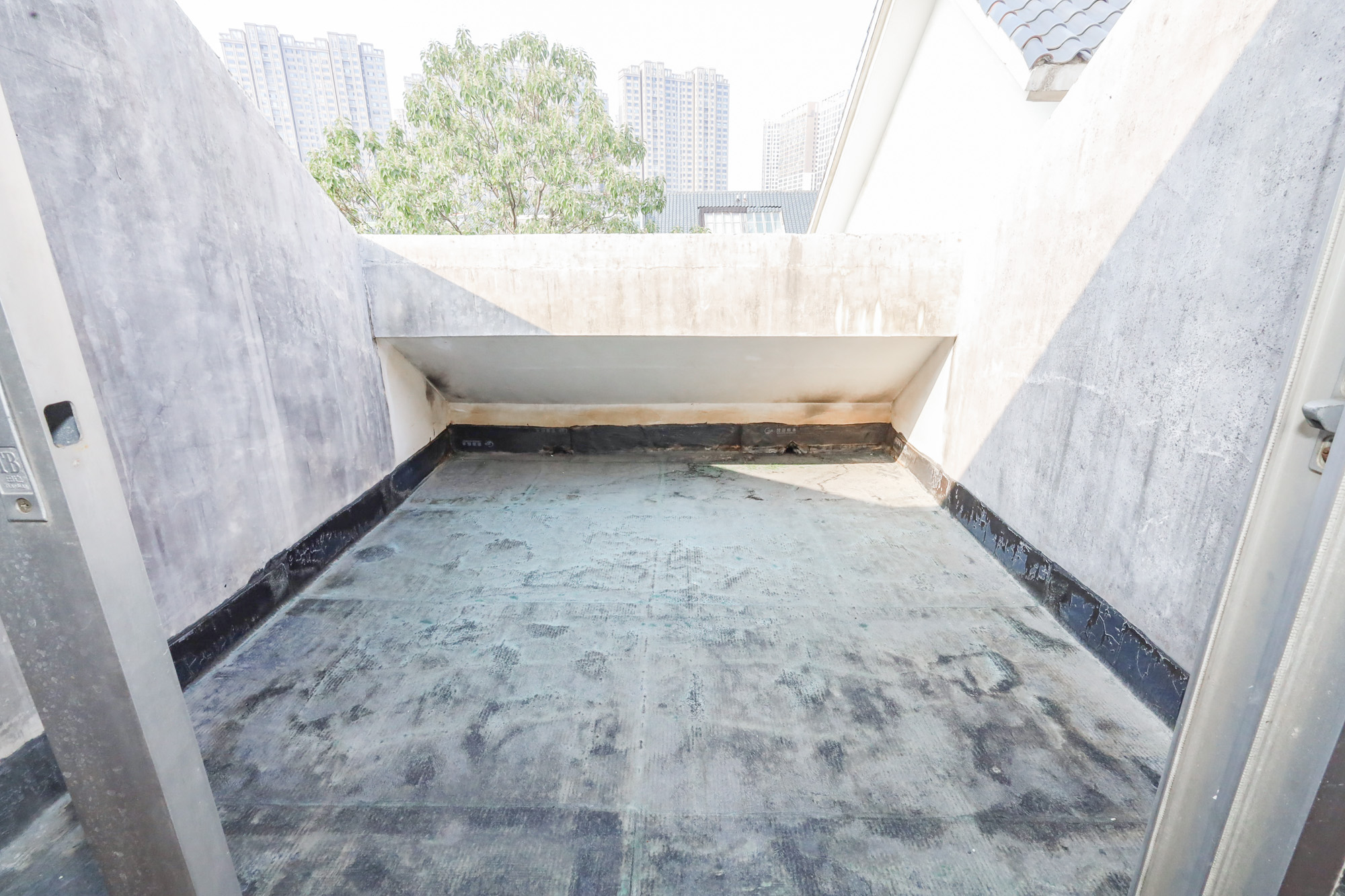八方小区D区  5室2厅2卫   498.00万其他