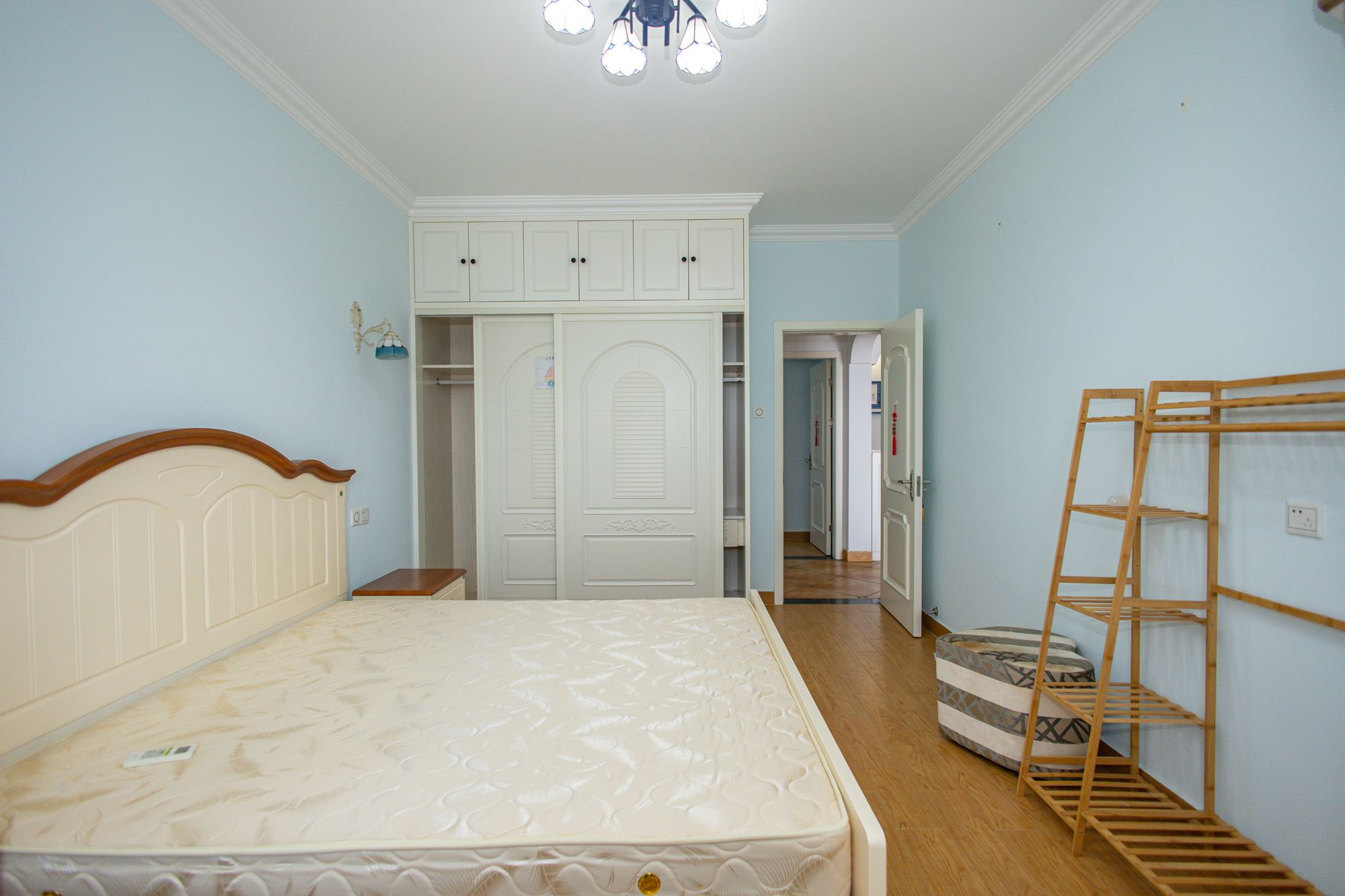 财富港湾(绿领大厦) 2室2厅1卫 61.0万 财富港湾(绿领大厦) 2室2厅1卫 61.0万卧室