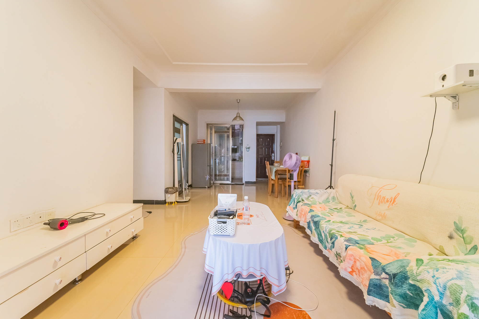 水岸世景  2室1厅1卫    60.8万 水岸世景  2室1厅1卫    60.8万客厅