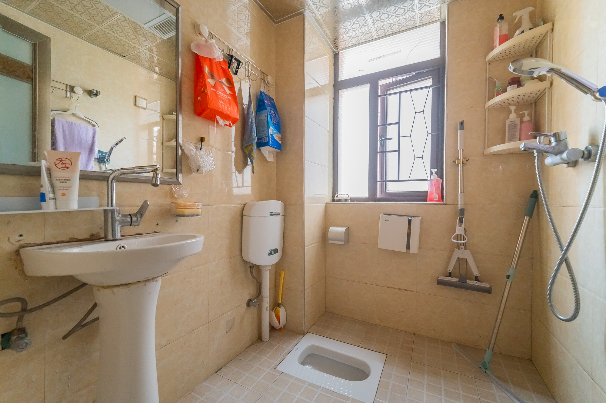 水岸世景  2室1厅1卫    60.8万 水岸世景  2室1厅1卫    60.8万卫生间