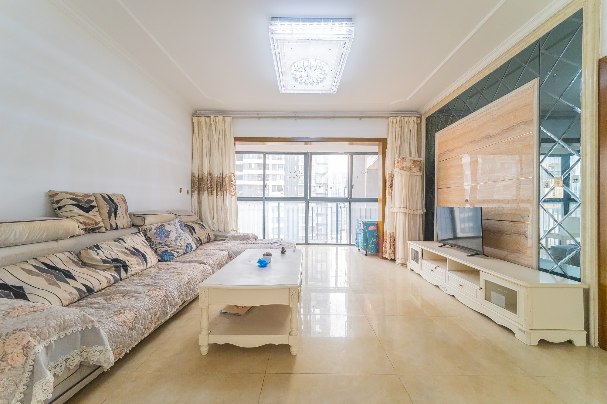 恒基凯旋门一二期  4室2厅2卫    128.0万 恒基凯旋门一二期  4室2厅2卫    128.0万客厅